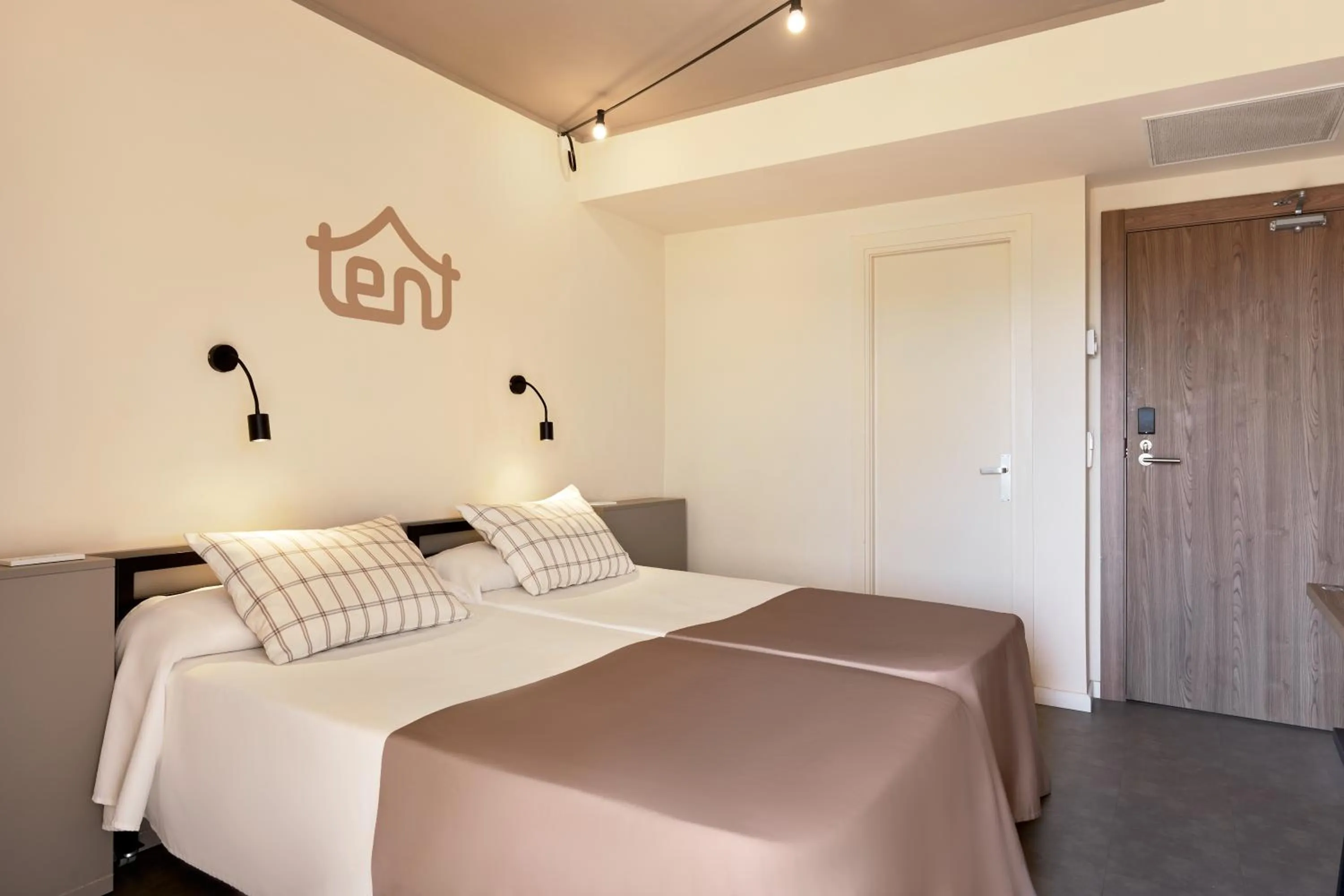 Bed in tent Palmanova