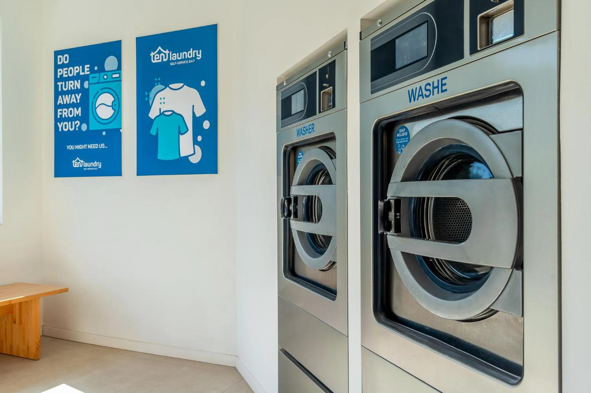 laundry in tent Palmanova