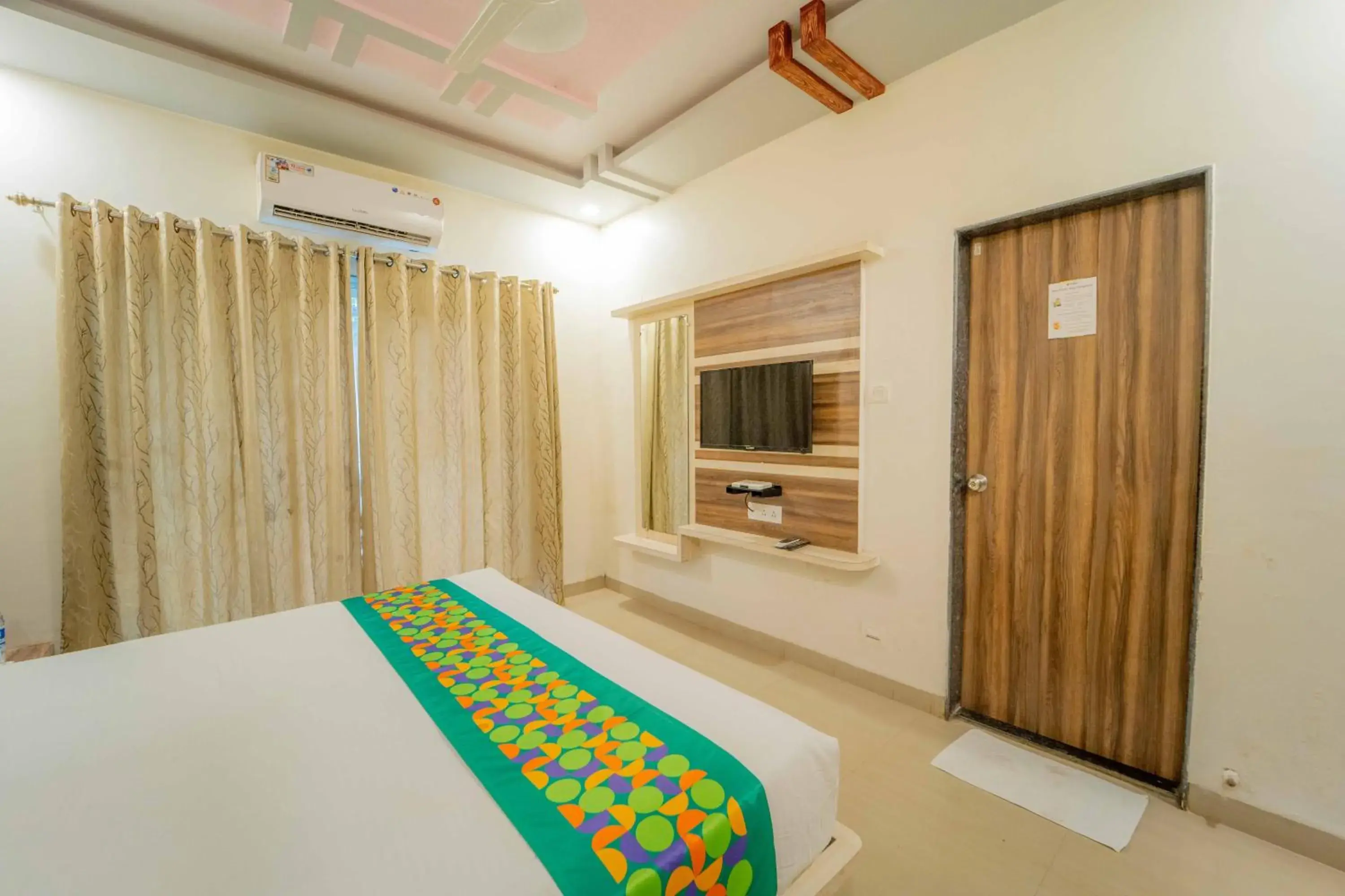 Bedroom, Bed in Treebo The Venna Hill Bedroom, Bed in Treebo The Venna Hill