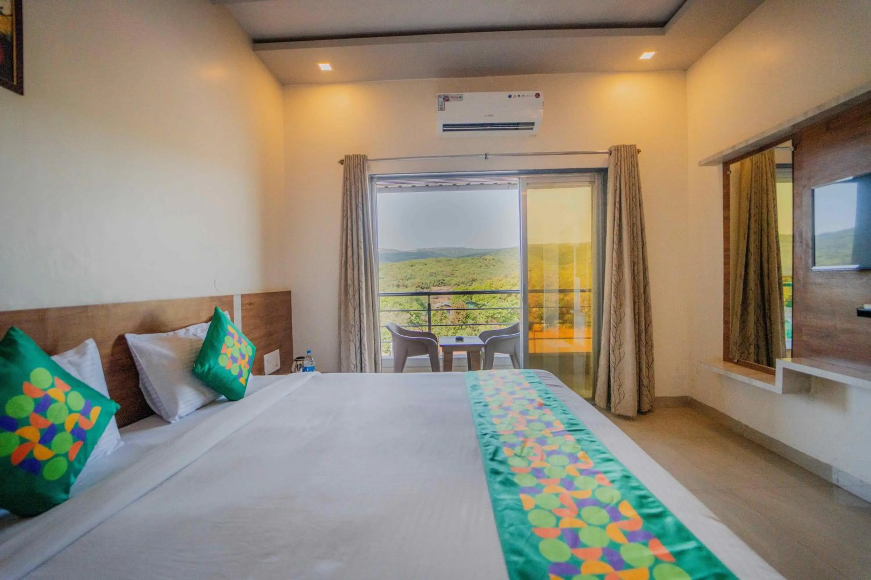 Bedroom, Bed in Treebo The Venna Hill