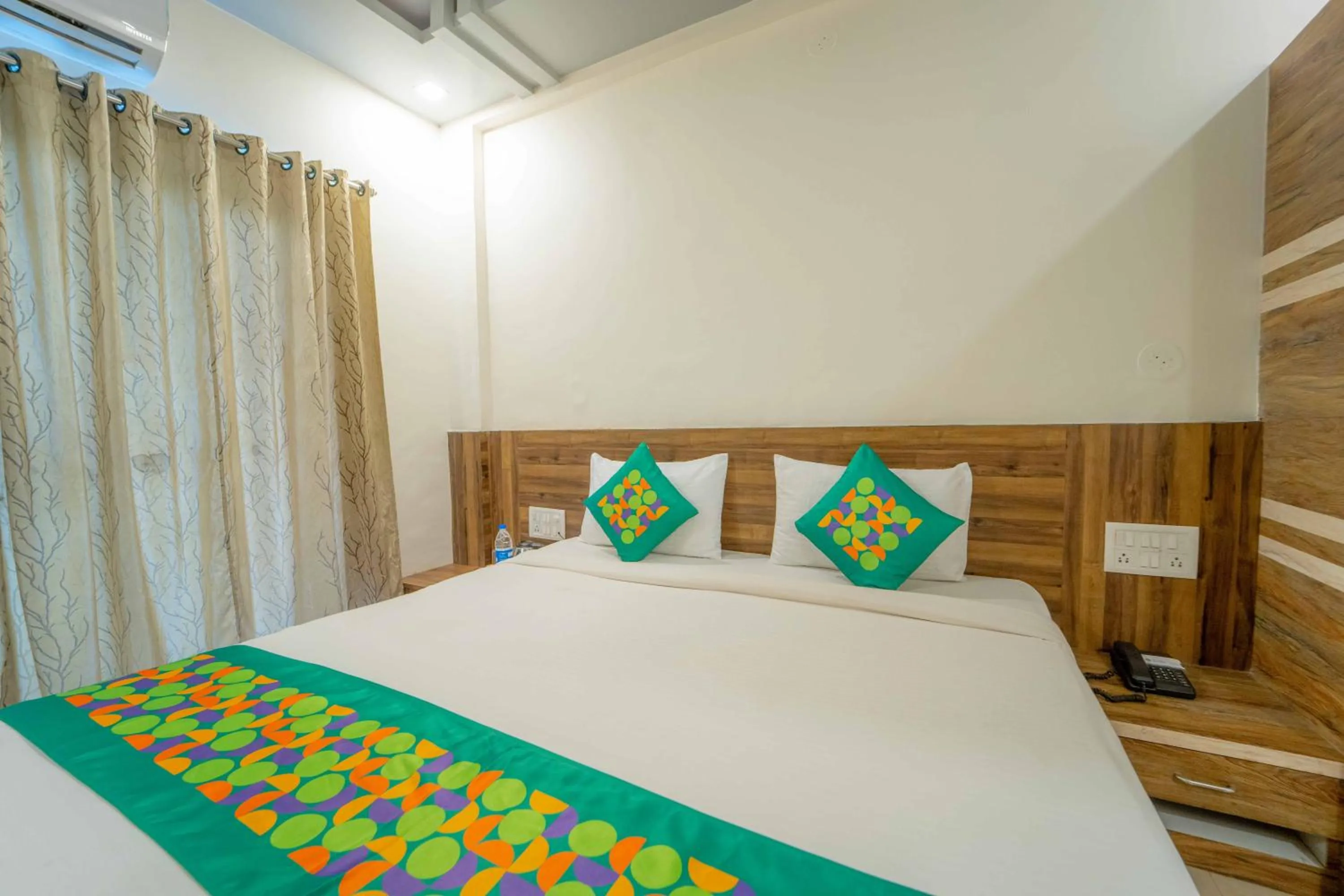 Bedroom, Bed in Treebo The Venna Hill