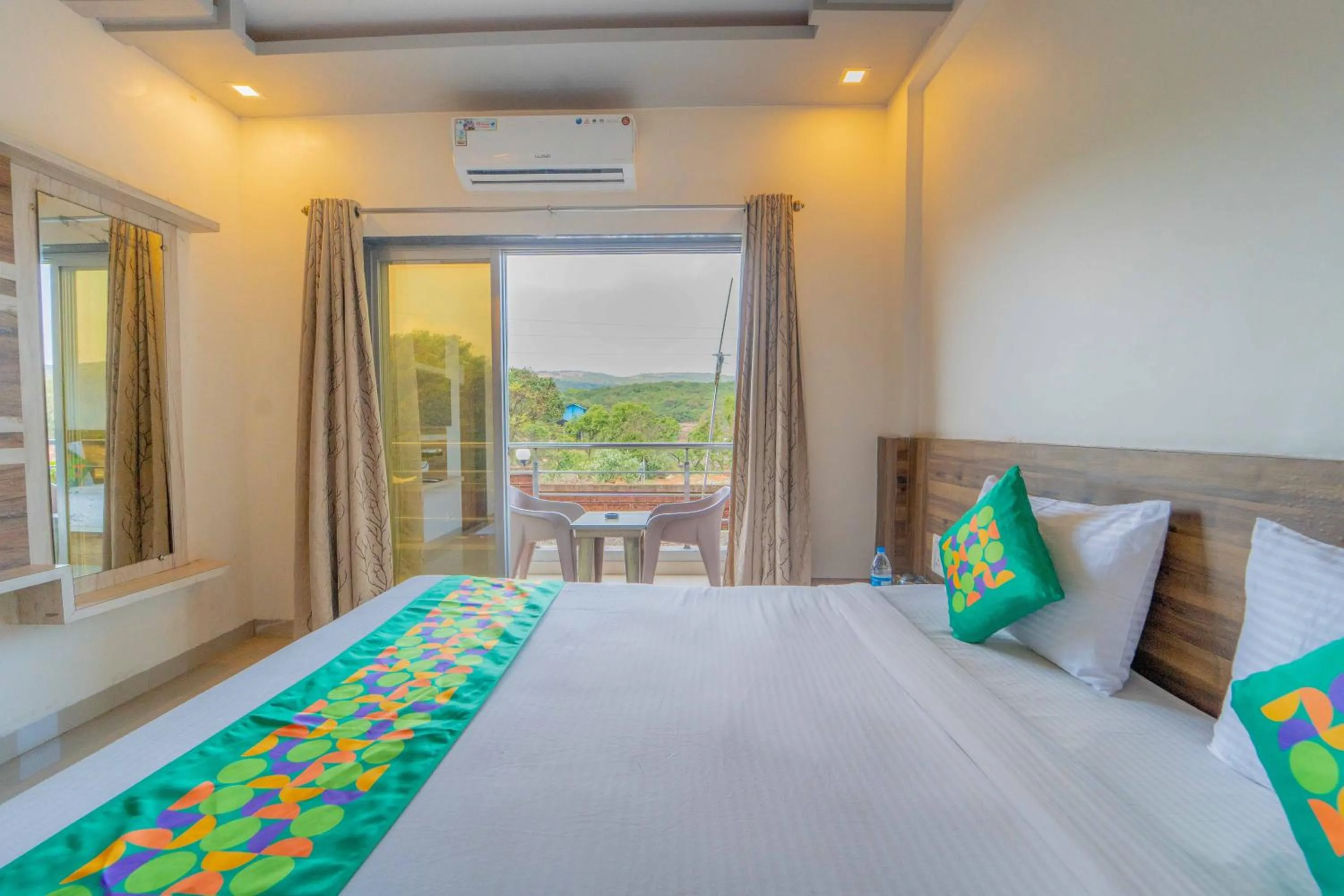 Bedroom, Bed in Treebo The Venna Hill