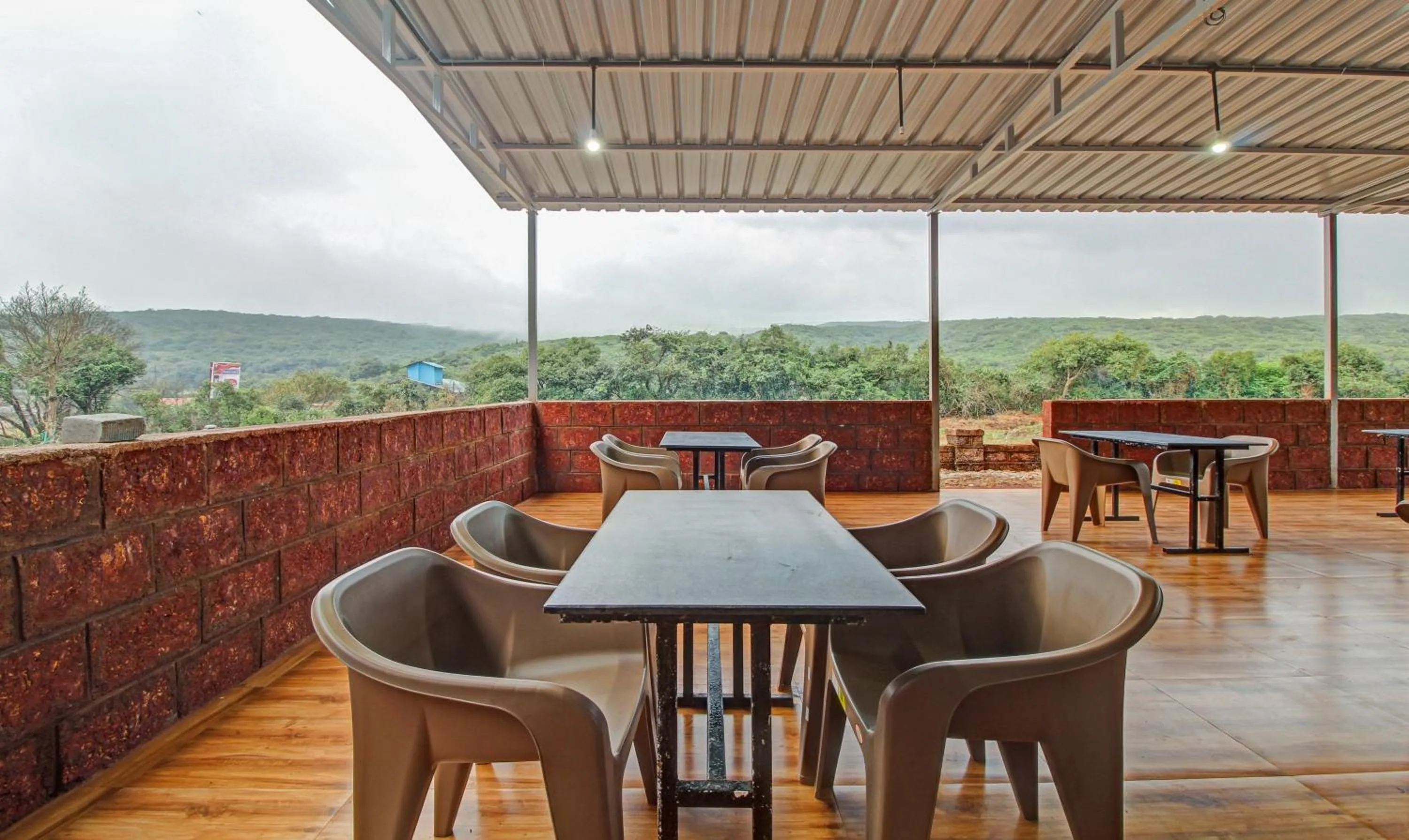 Restaurant/places to eat in Treebo The Venna Hill