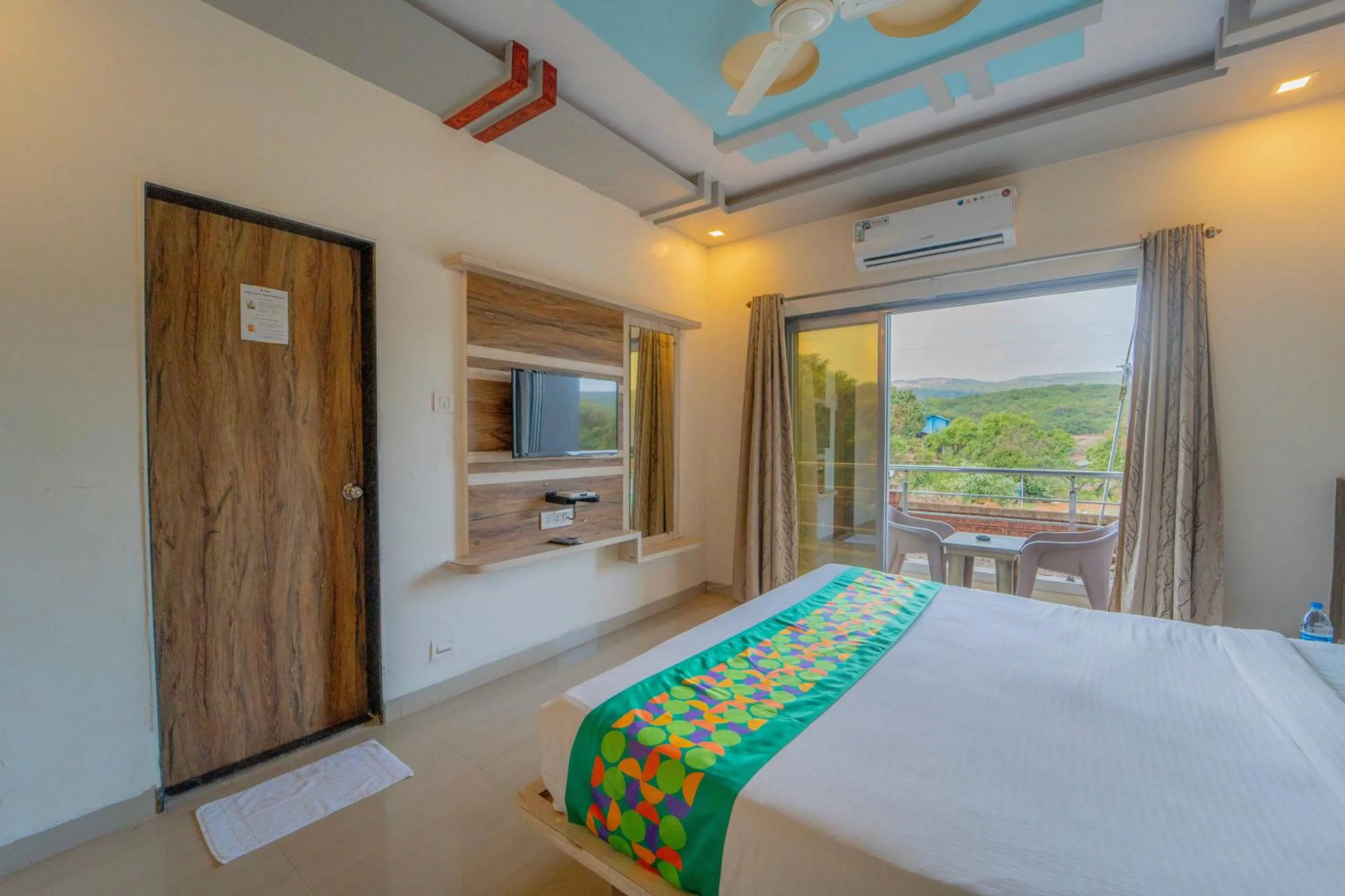 Bedroom, Bed in Treebo The Venna Hill