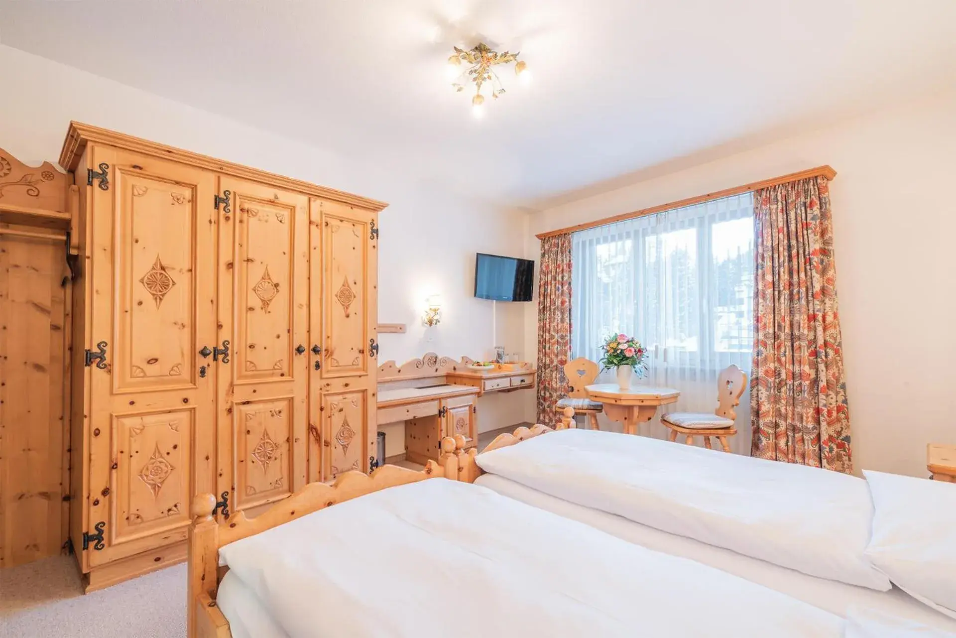 Photo of the whole room, Bed in Hotel Corvatsch - Web Check-in Photo of the whole room, Bed in Hotel Corvatsch - Web Check-in