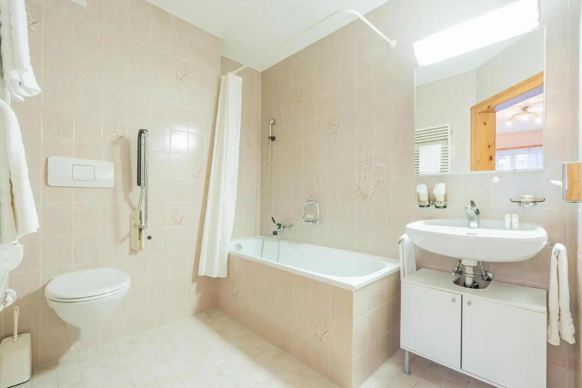 Bathroom in Hotel Corvatsch - Web Check-in Bathroom in Hotel Corvatsch - Web Check-in