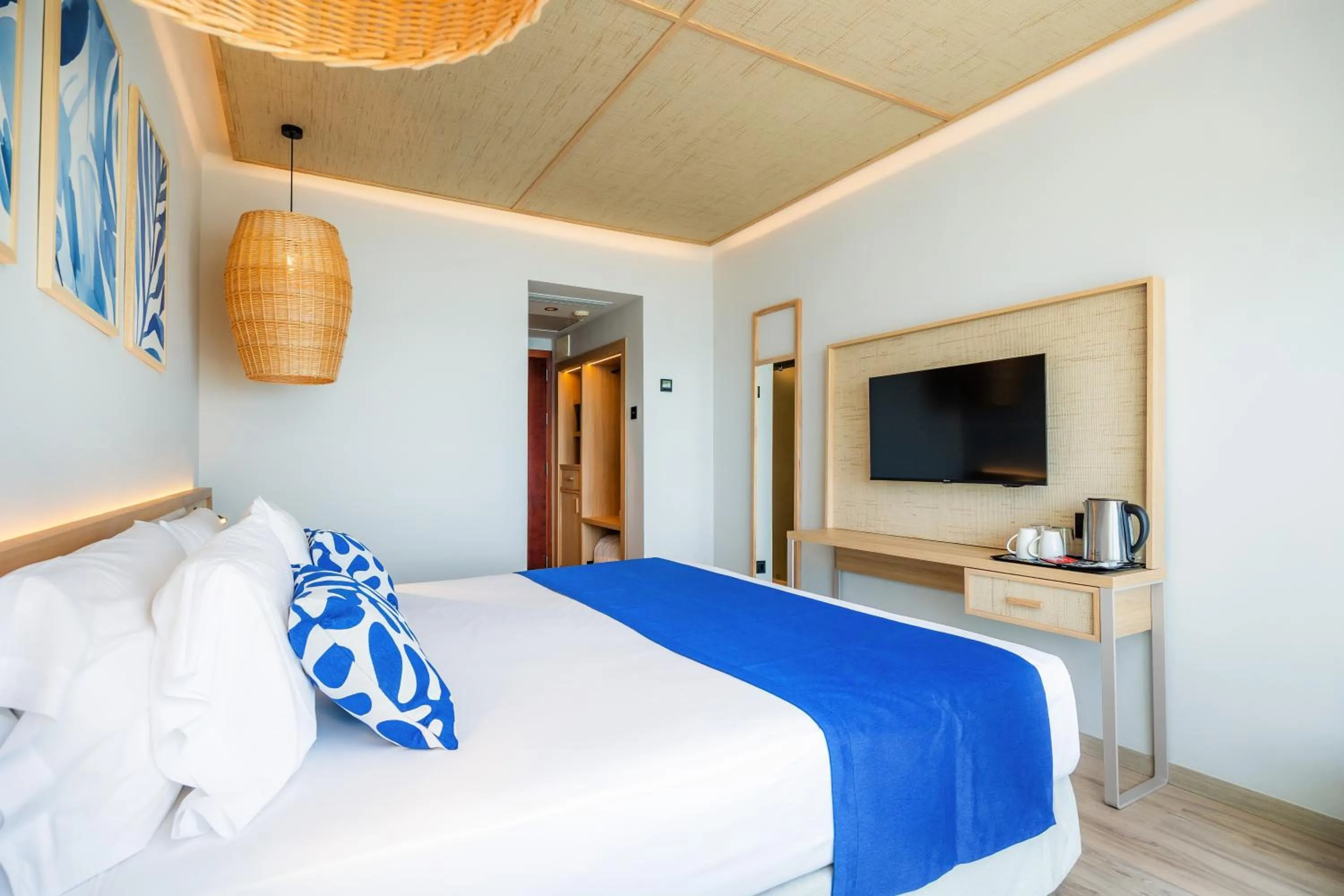 Bedroom, Bed in Marins Suites - Adults Only Hotel