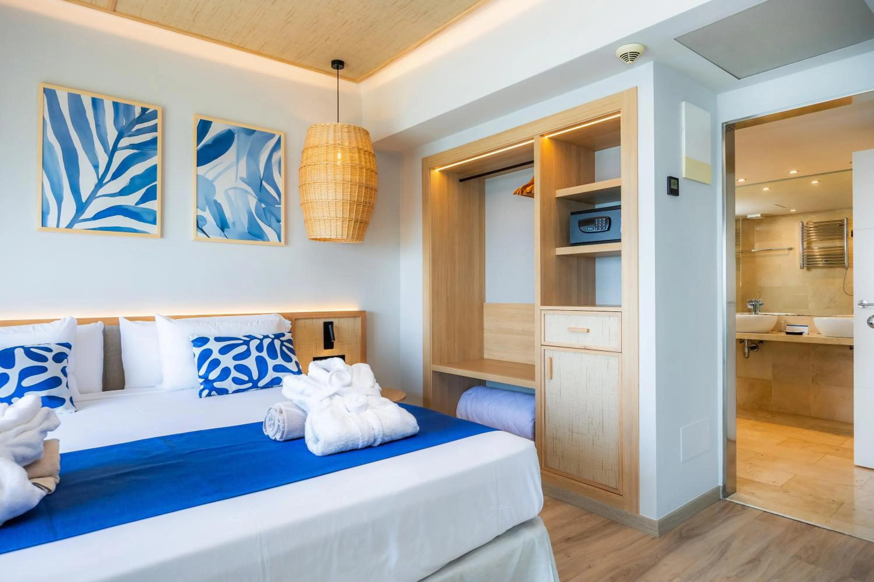 Bed in Marins Suites - Adults Only Hotel