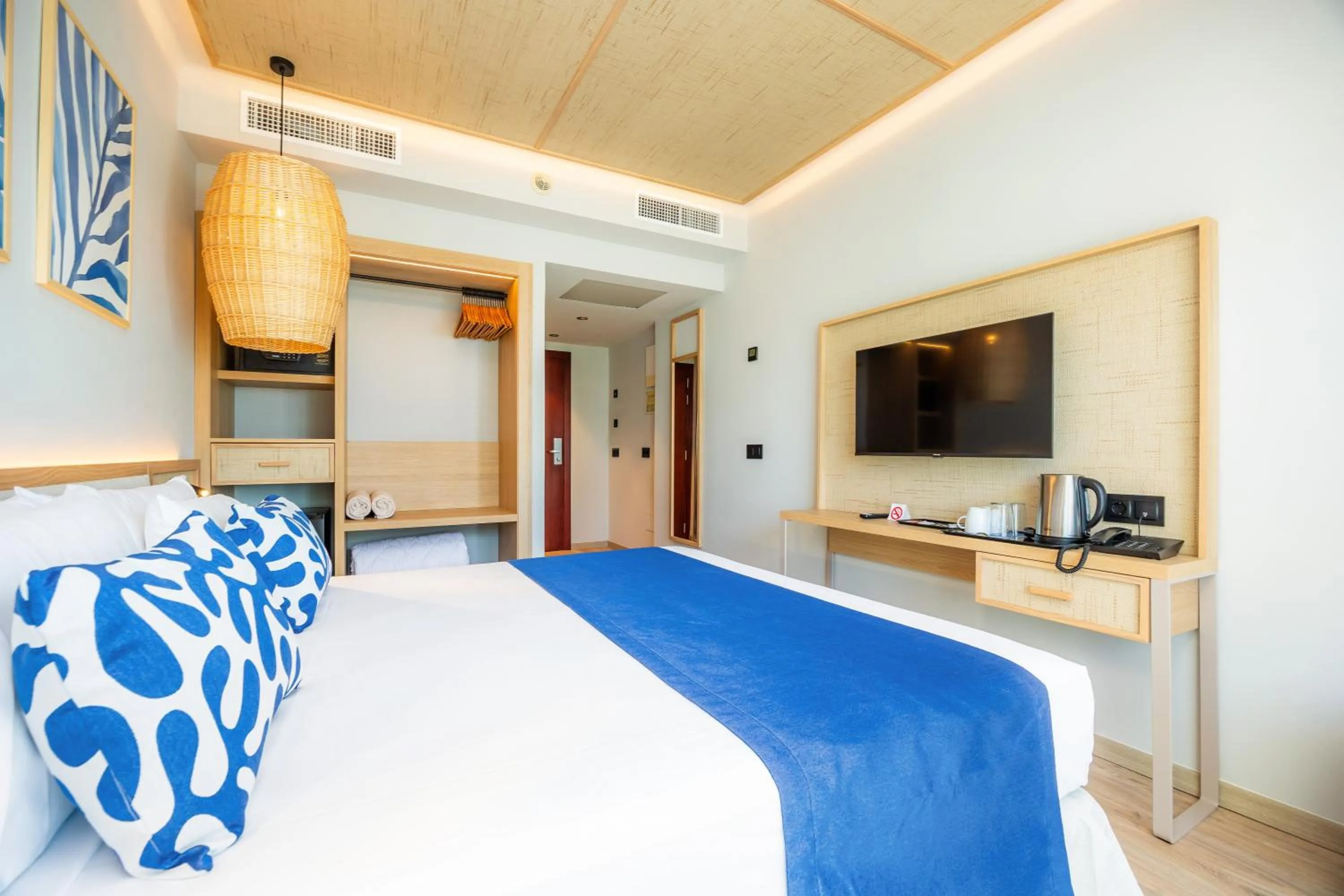 Bed in Marins Suites - Adults Only Hotel