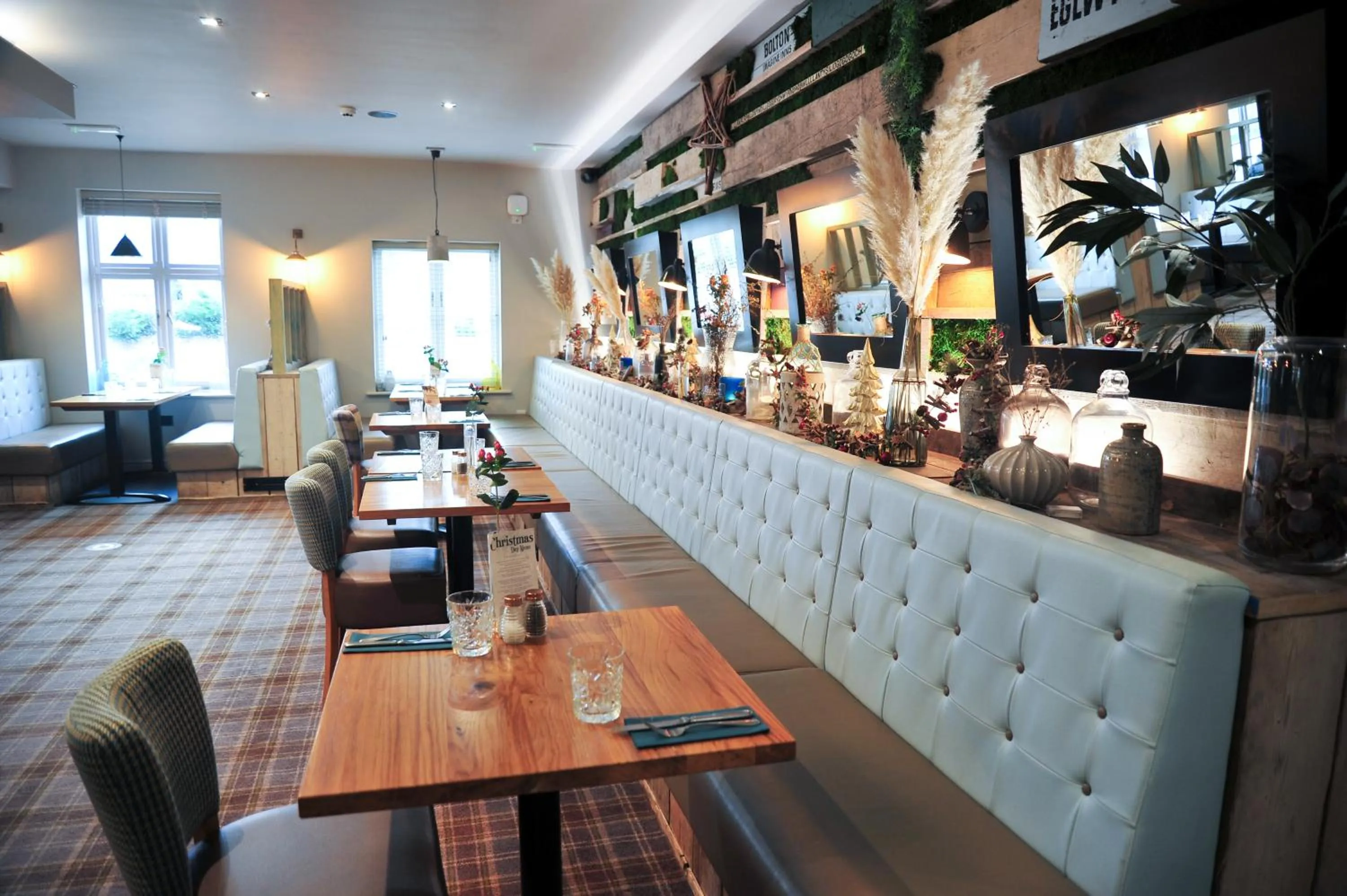 Restaurant/Places to Eat in The Tal-Y-Cafn Hotel