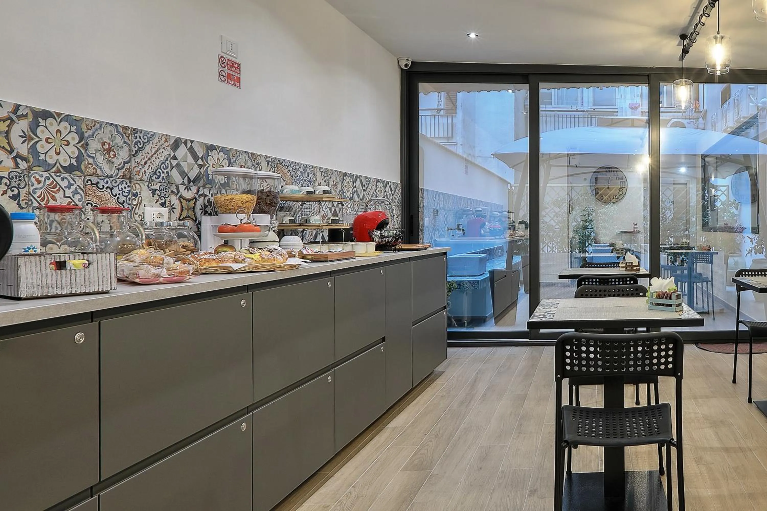 Buffet breakfast in Meridiana B&B