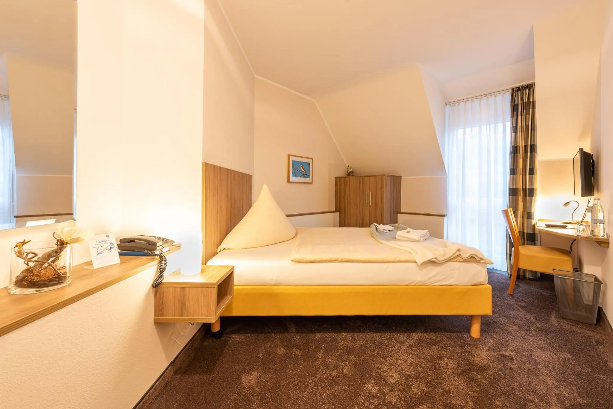 Photo of the whole room, Bed in Hotel Nibelungen Hof