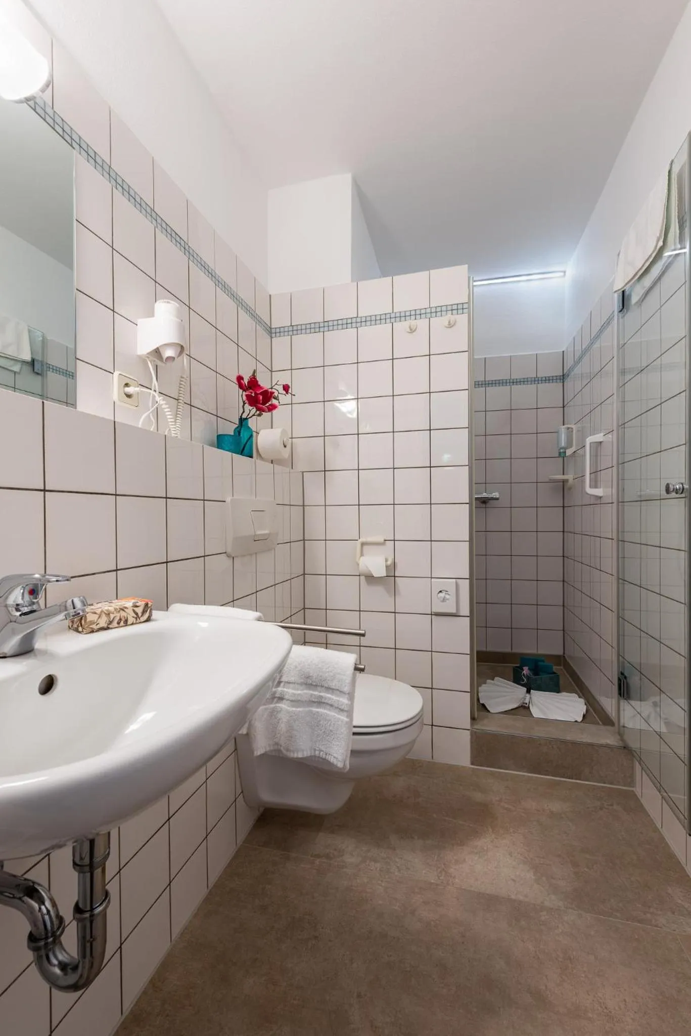 Bathroom in Hotel Nibelungen Hof
