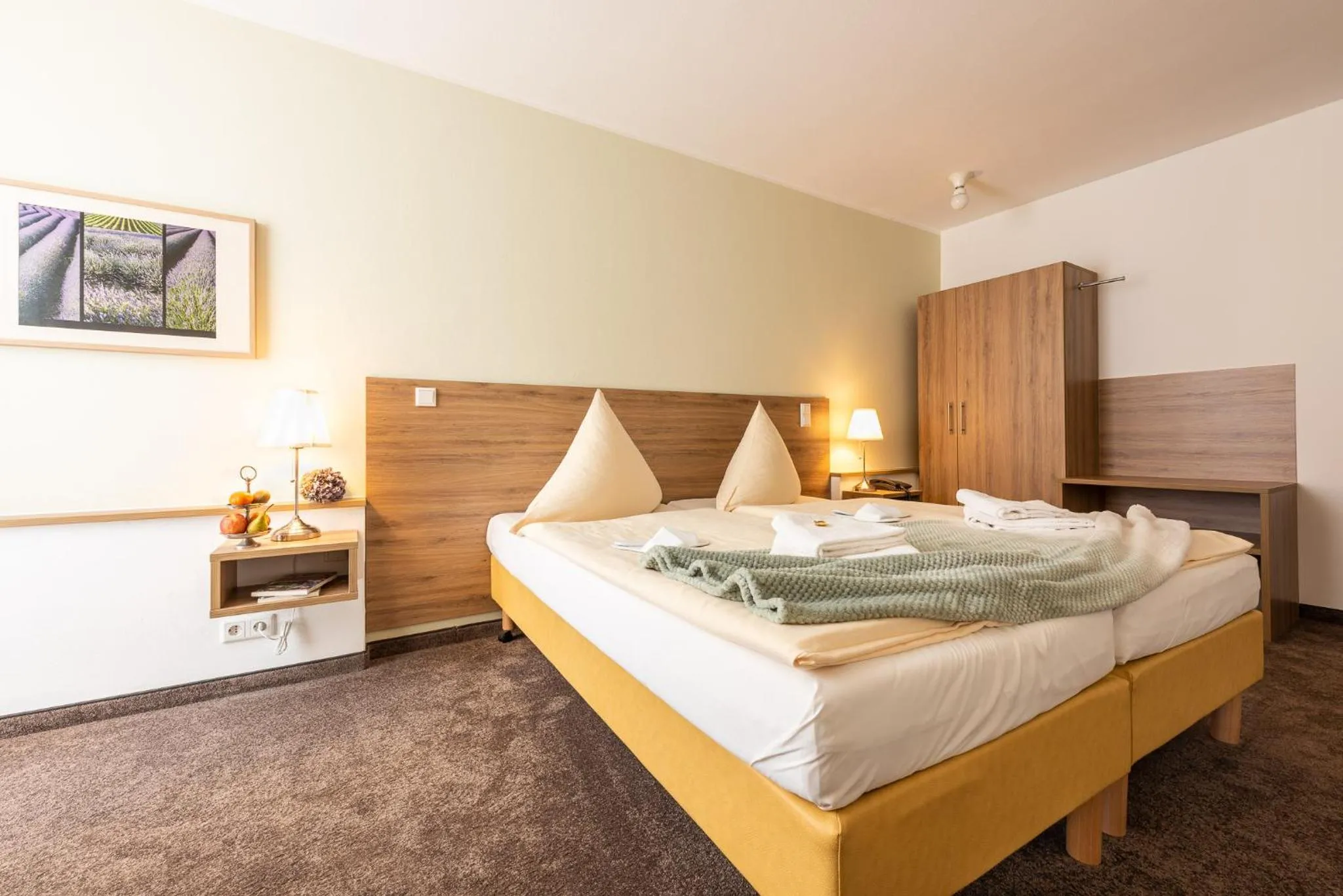 Photo of the whole room, Bed in Hotel Nibelungen Hof