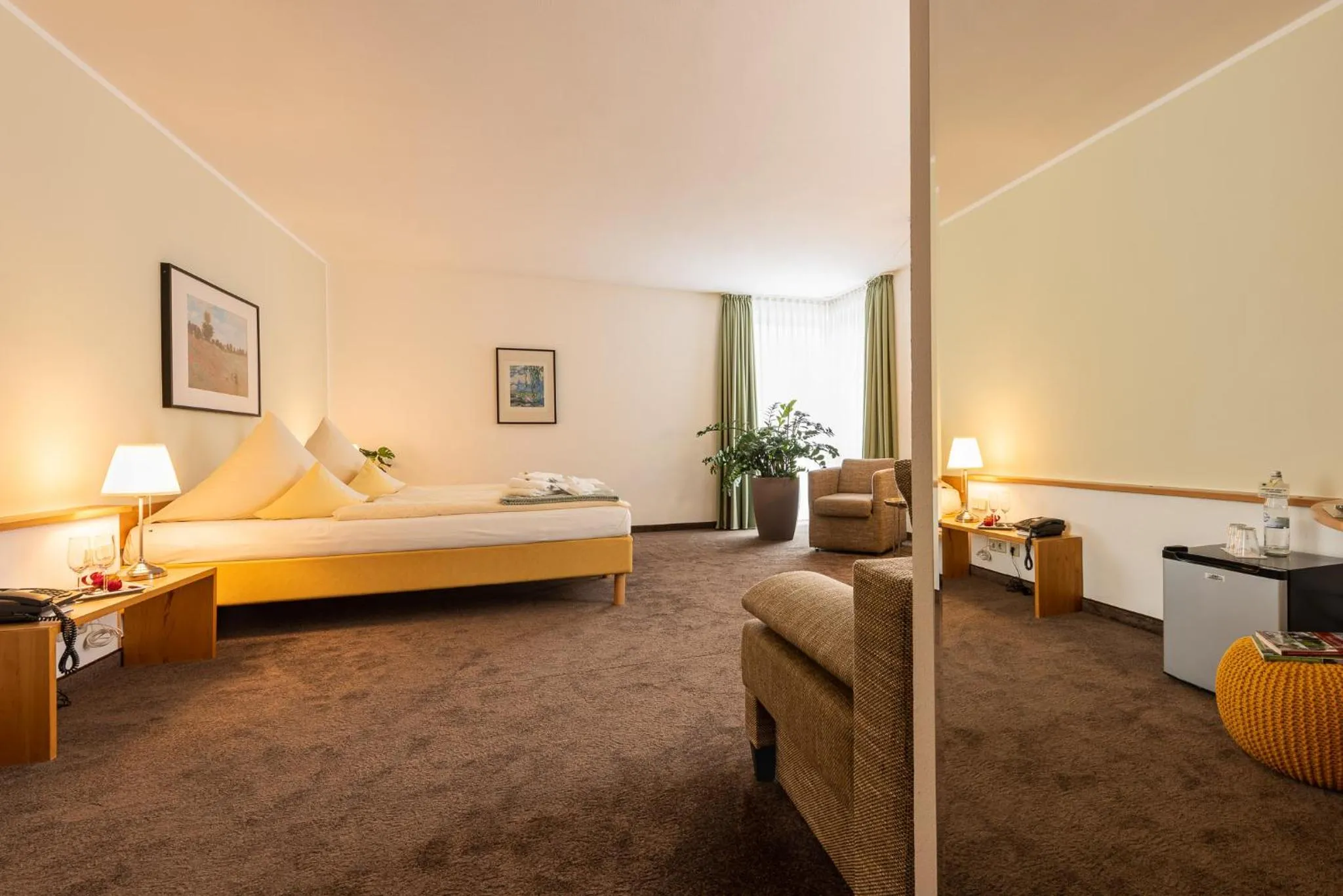 Photo of the whole room, Bed in Hotel Nibelungen Hof