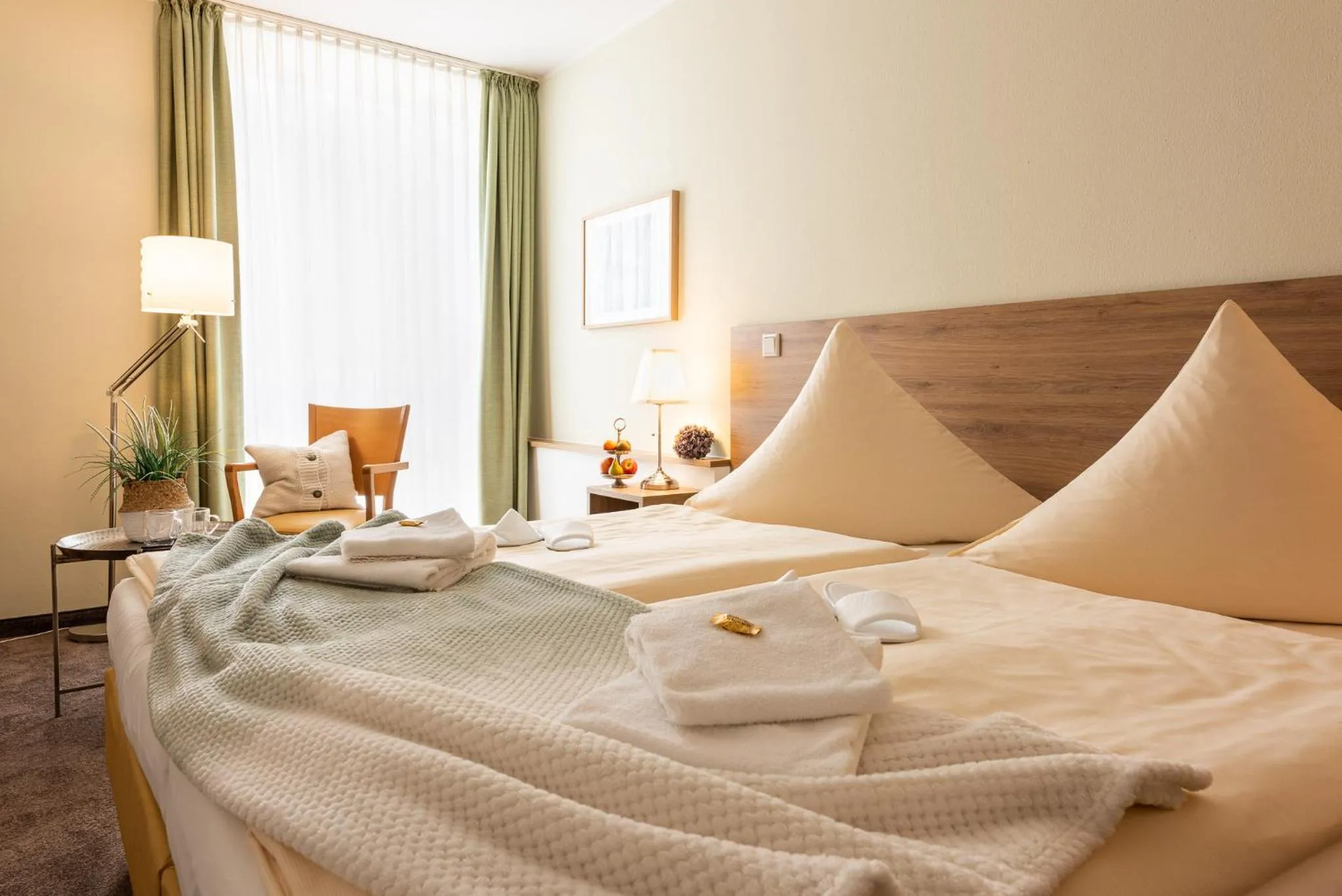 Photo of the whole room, Bed in Hotel Nibelungen Hof