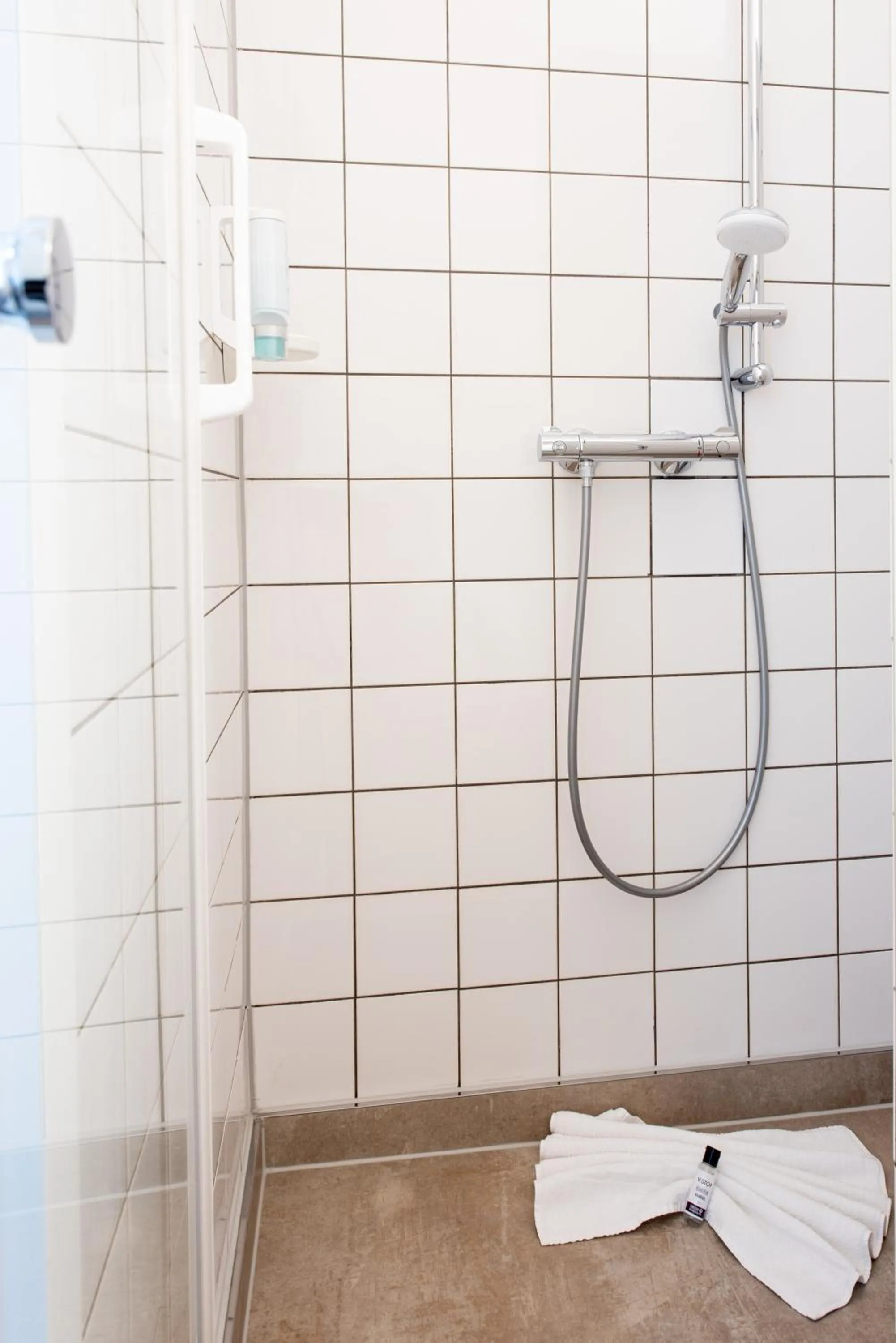 Bathroom in Hotel Nibelungen Hof
