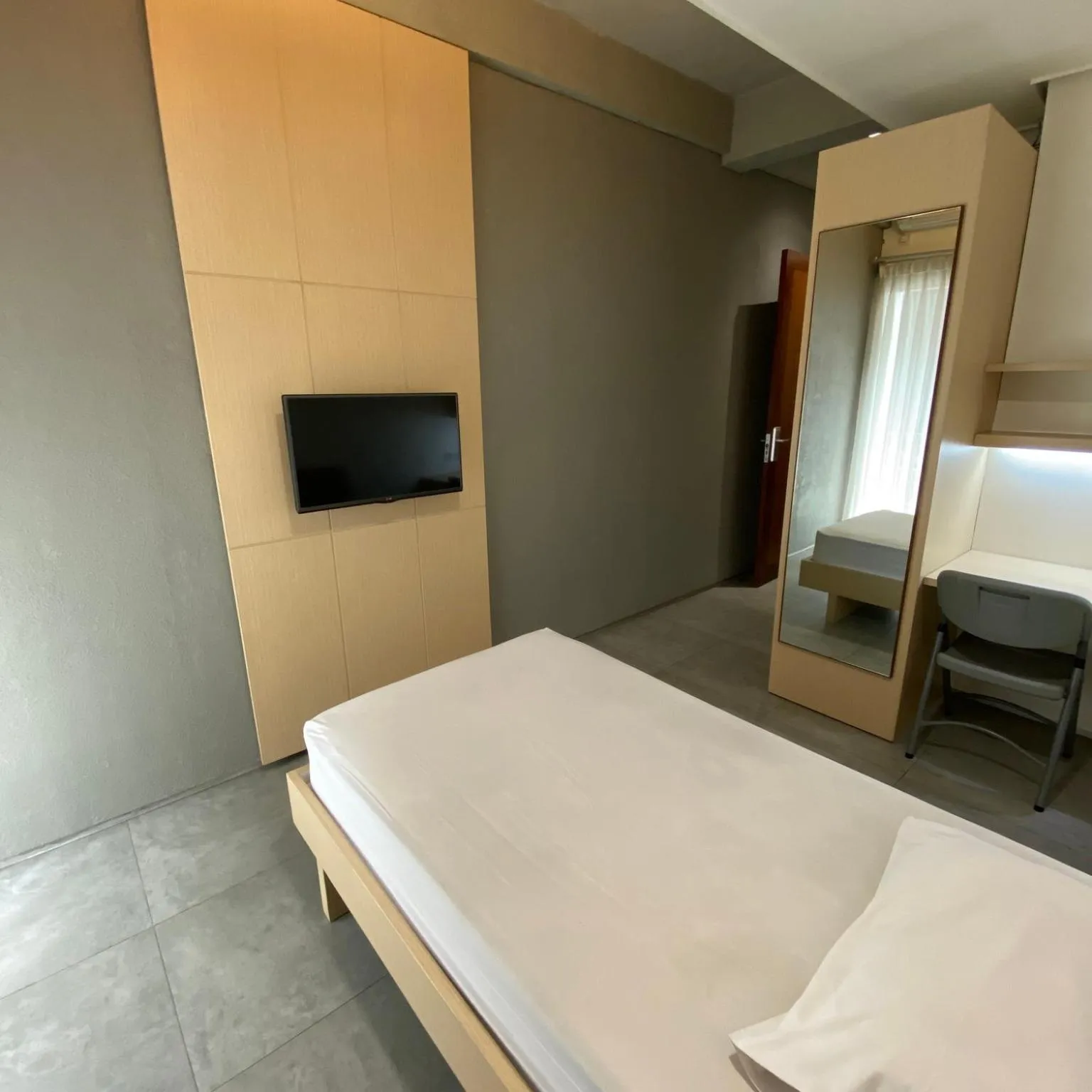 Single Room with Balcony - single occupancy in FULMAR Pasteur