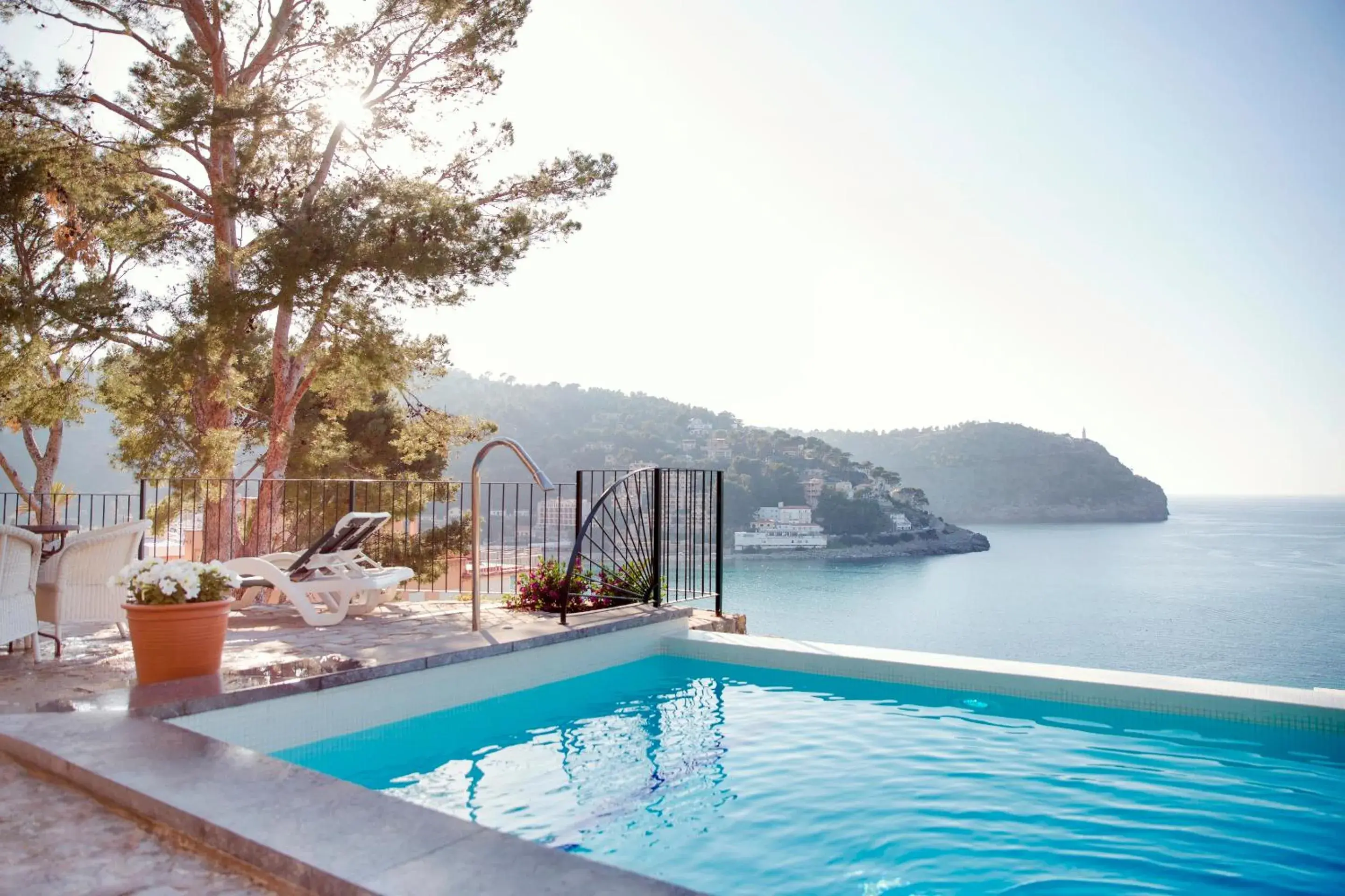 Swimming pool in Hotel Esplendido Swimming pool in Hotel Esplendido