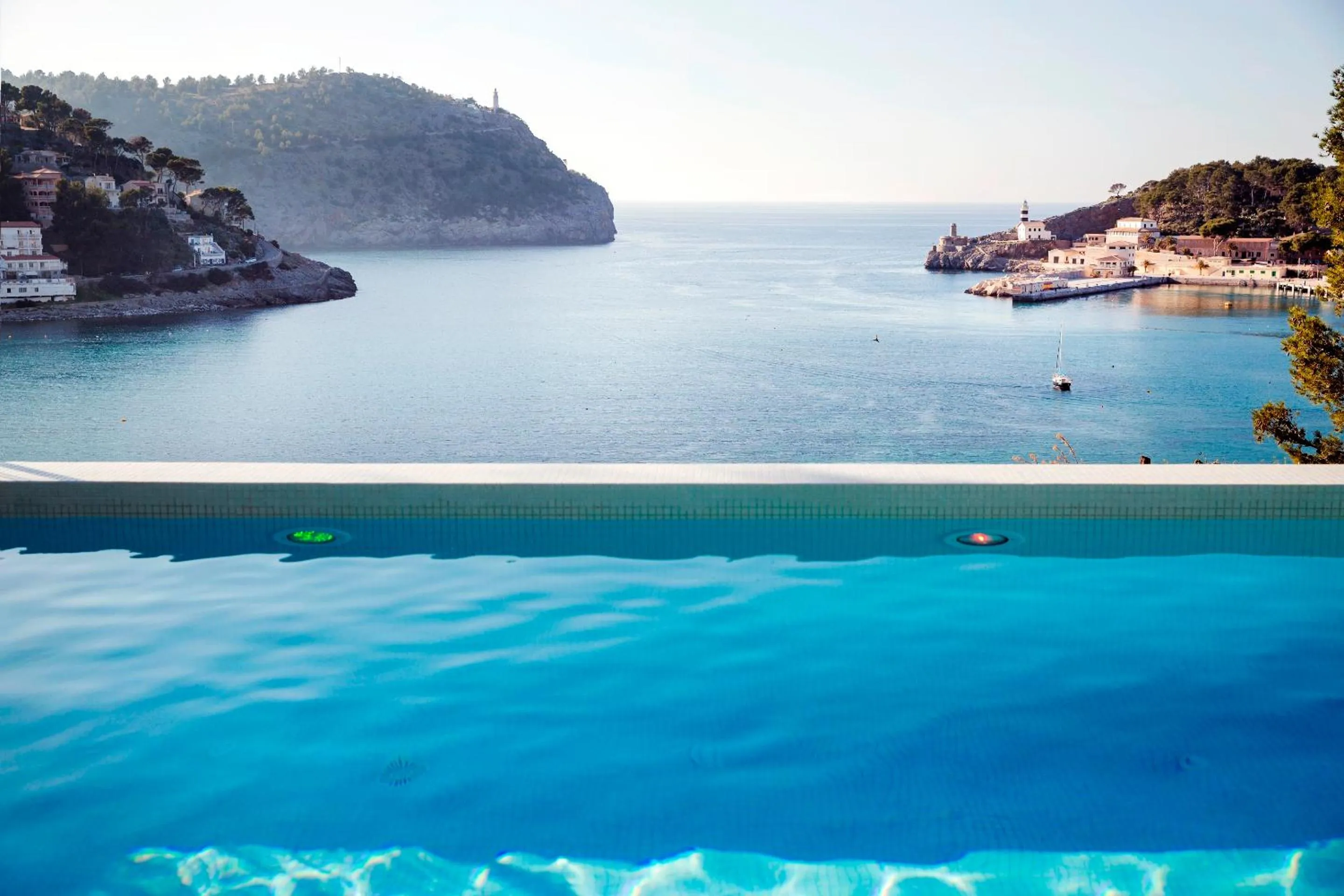 Swimming pool in Hotel Esplendido