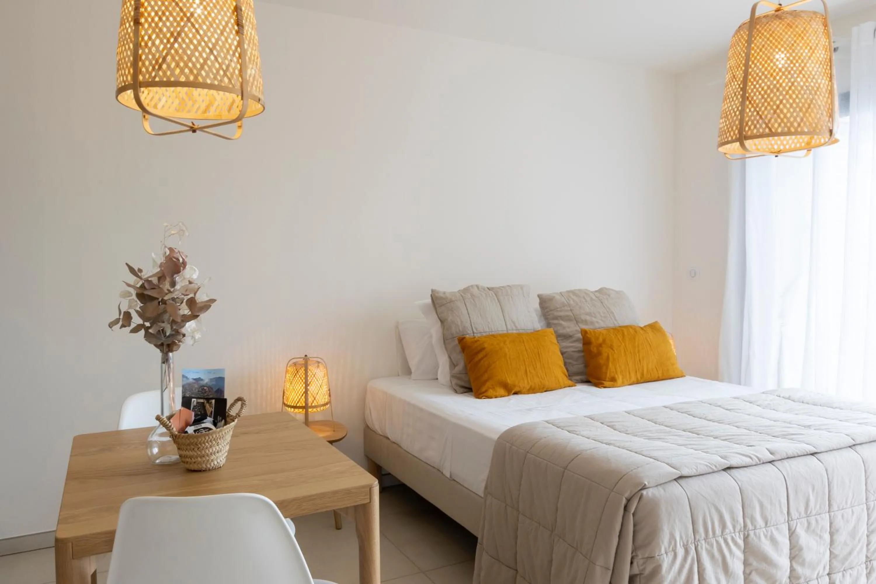 Photo of the whole room, Bed in Casa Marina Cargèse