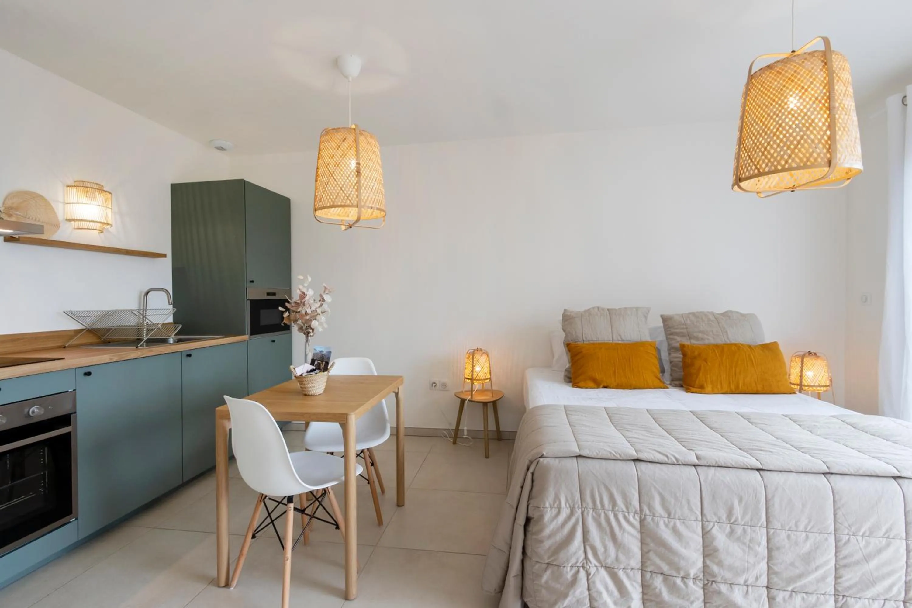 Photo of the whole room, Bed in Casa Marina Cargèse