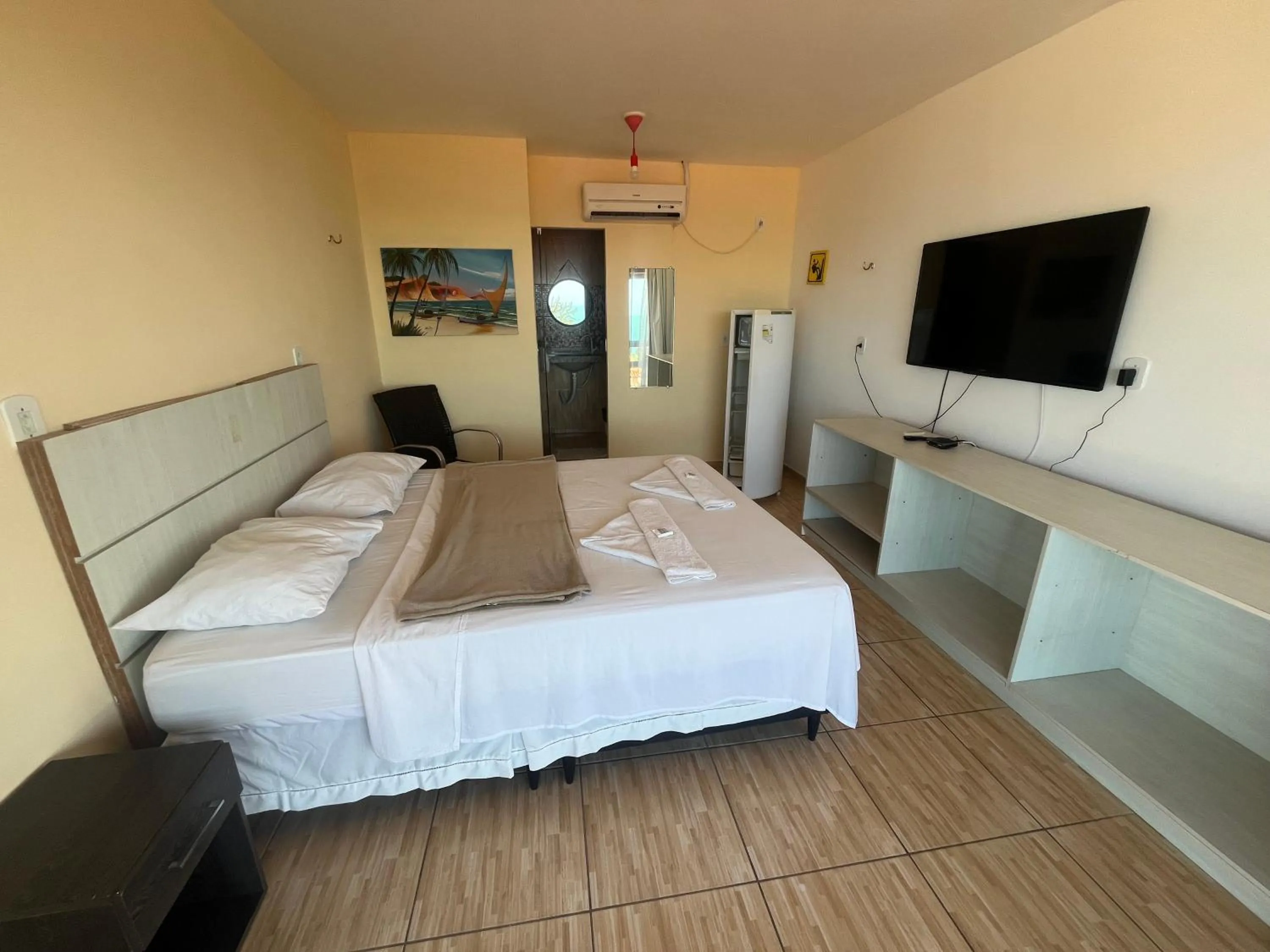 Photo of the whole room, Bed in Pousada Brisa da Canoa