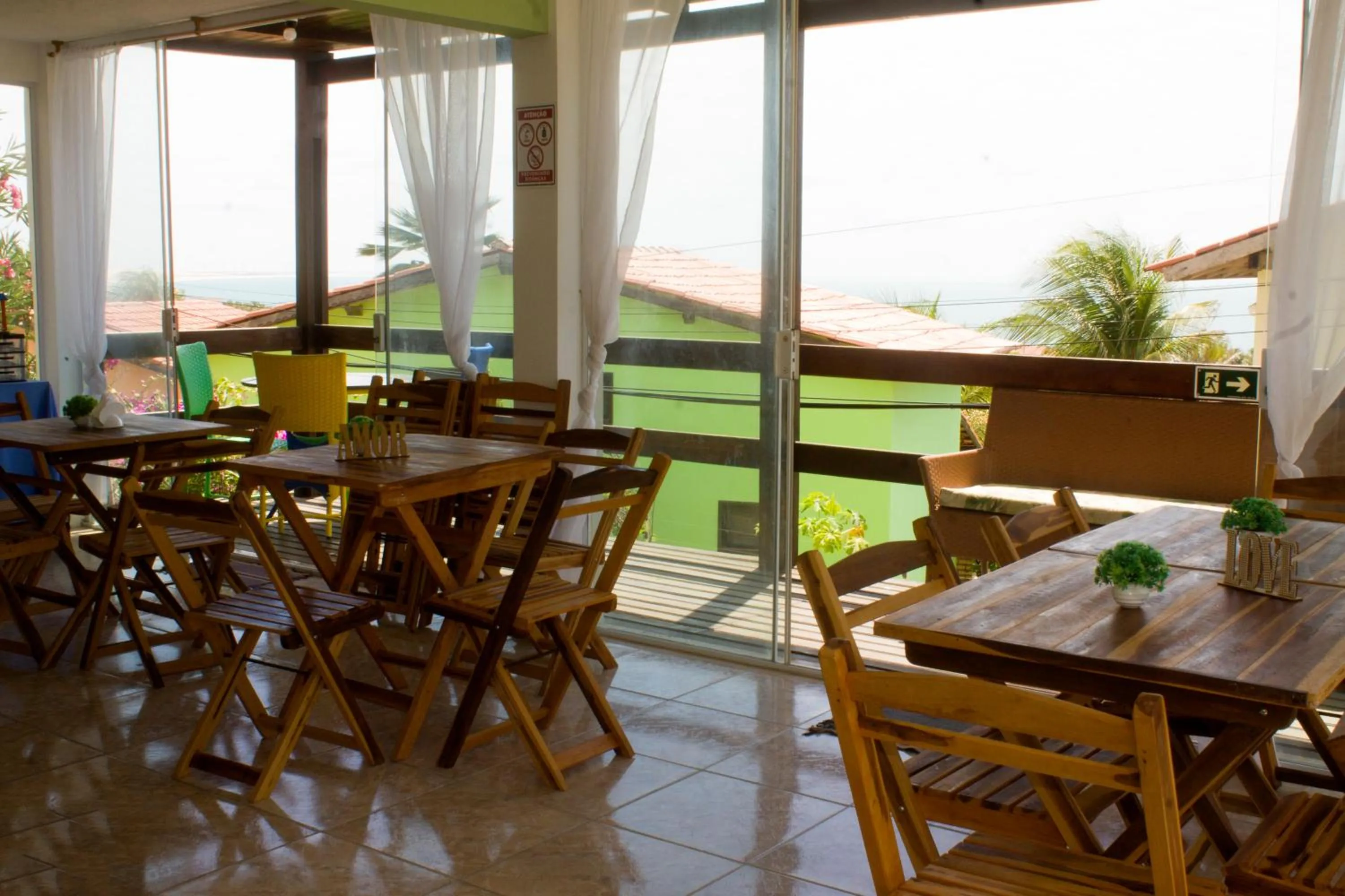 Restaurant/places to eat in Pousada Brisa da Canoa