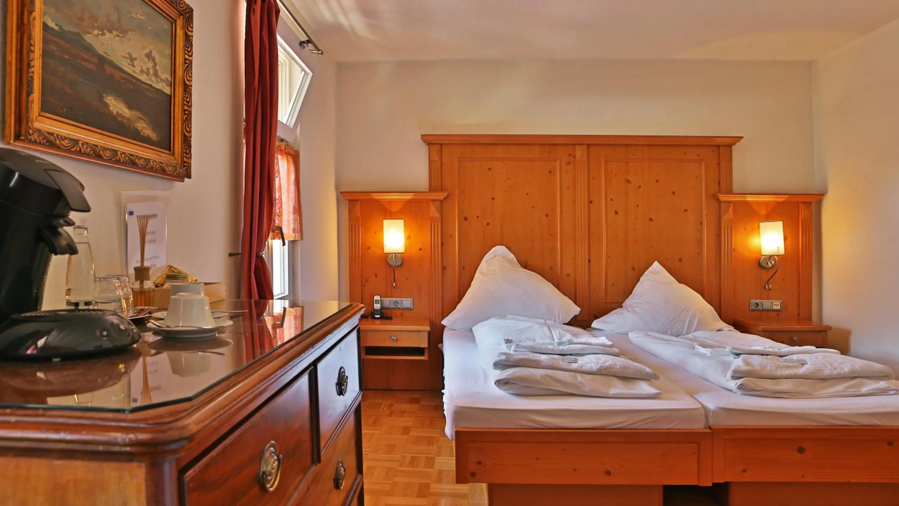 Photo of the whole room, Bed in Das Lamm Heidelberg