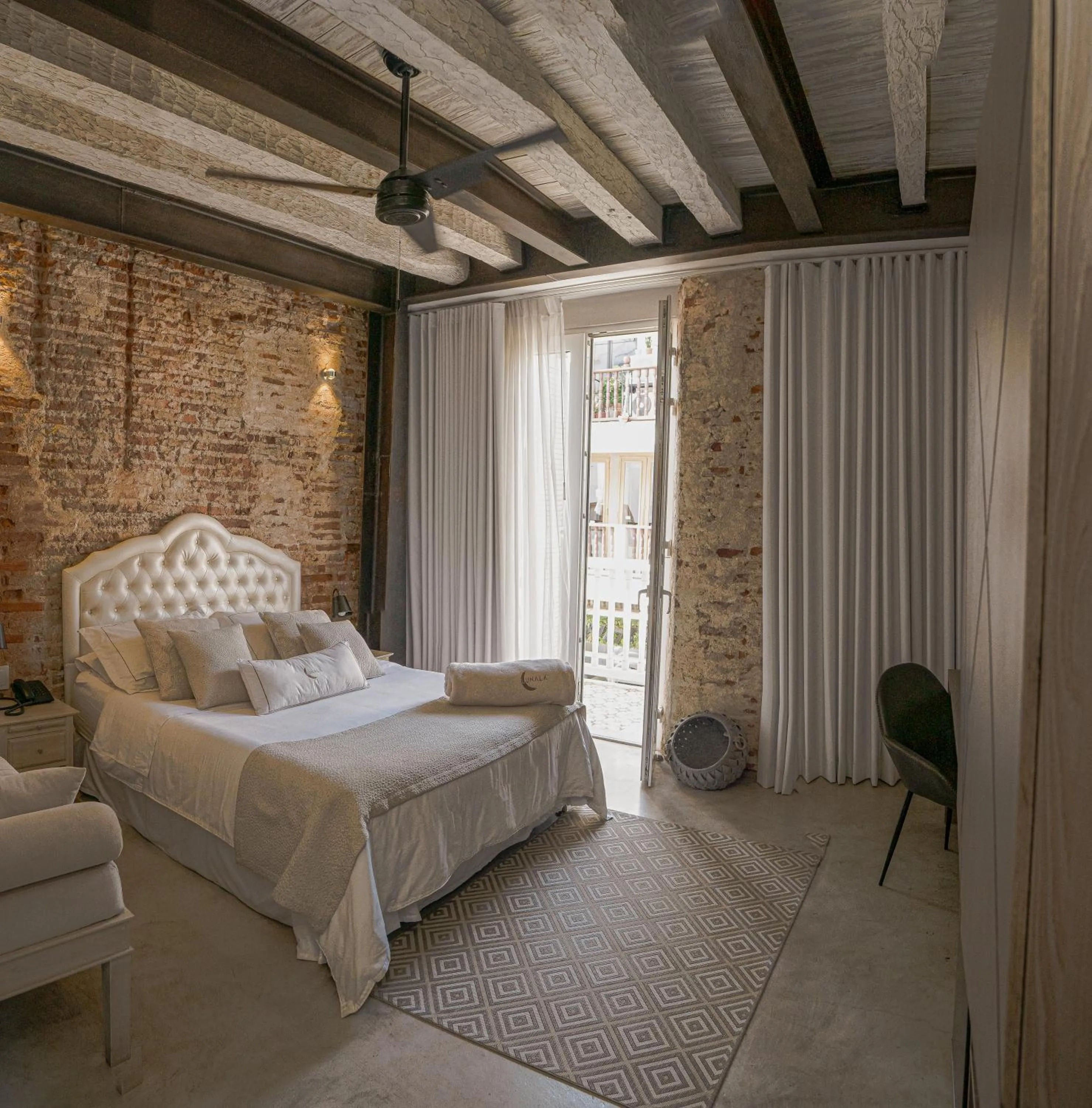 Photo of the whole room, Bed in Lunalá Hotel Boutique