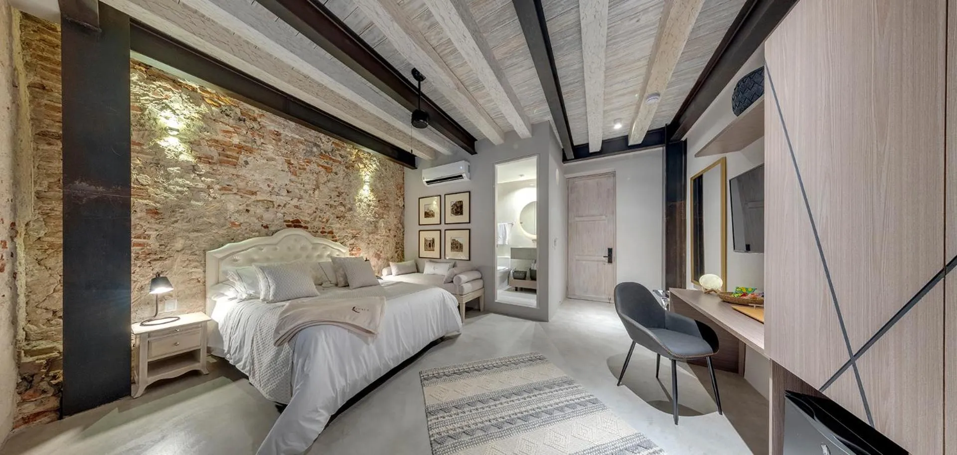 Photo of the whole room, Bed in Lunalá Hotel Boutique