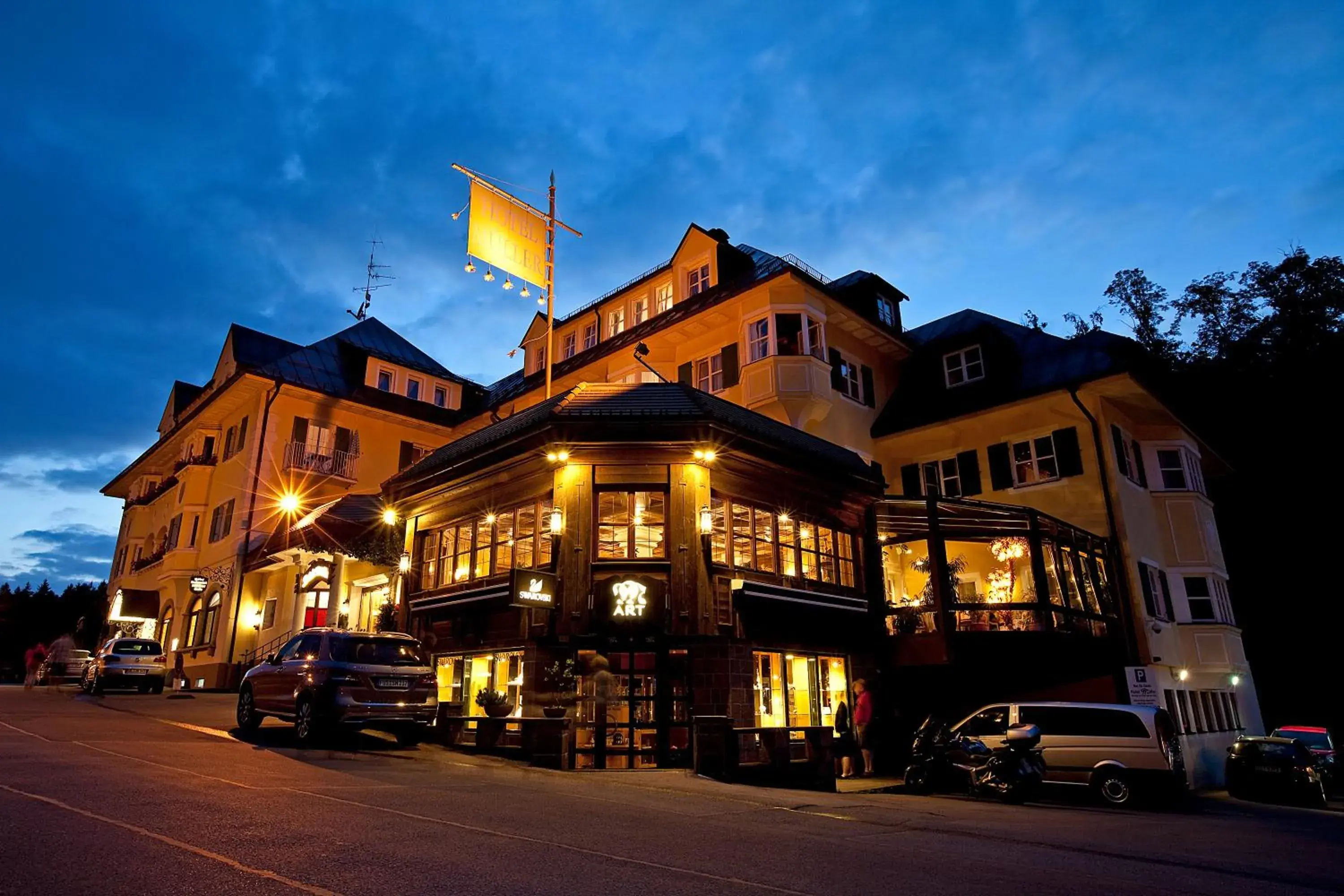 Facade/entrance, Property Building in Hotel Müller