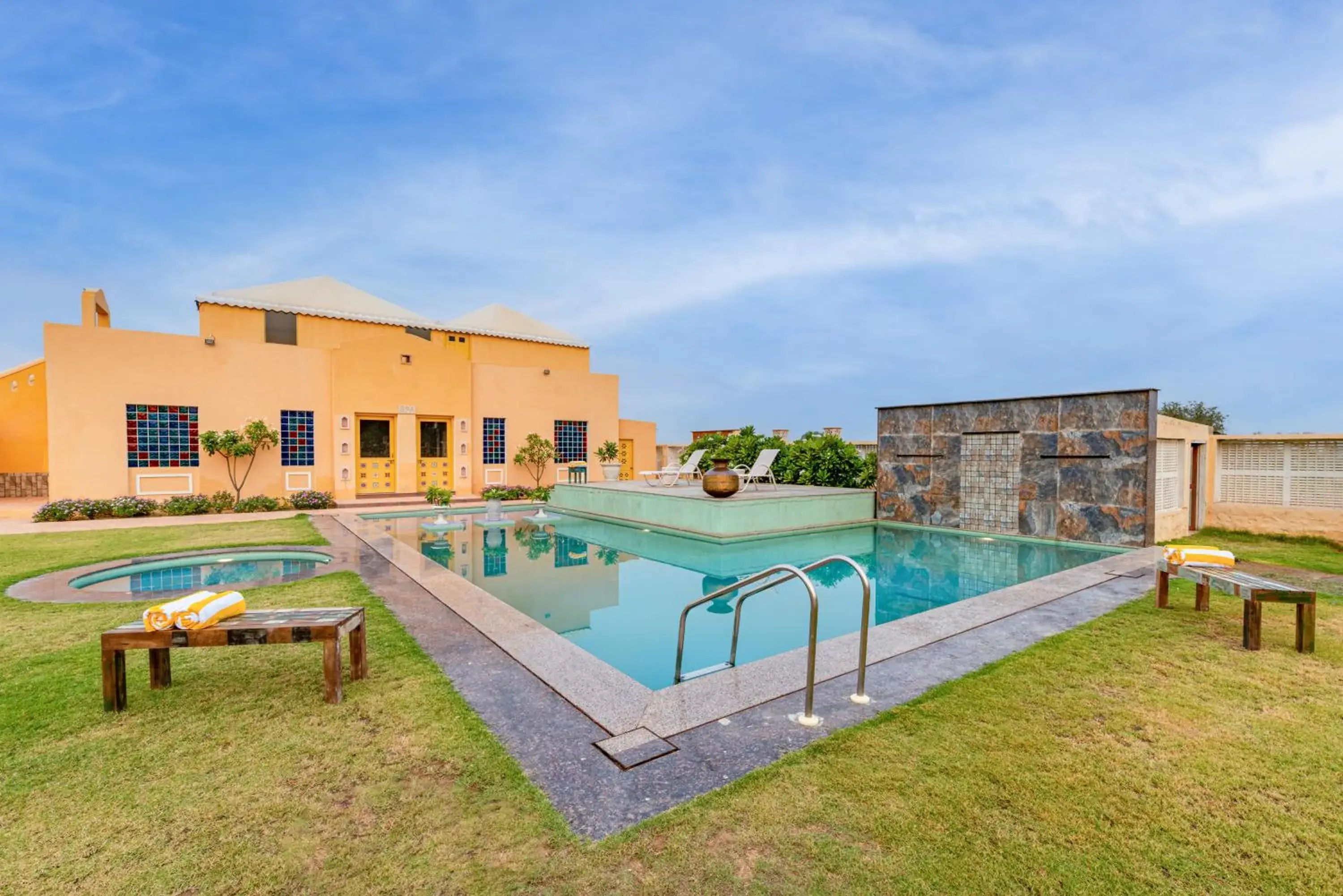 Swimming pool in Anand Bagh Resort & Spa by Ananta Swimming pool in Anand Bagh Resort & Spa by Ananta