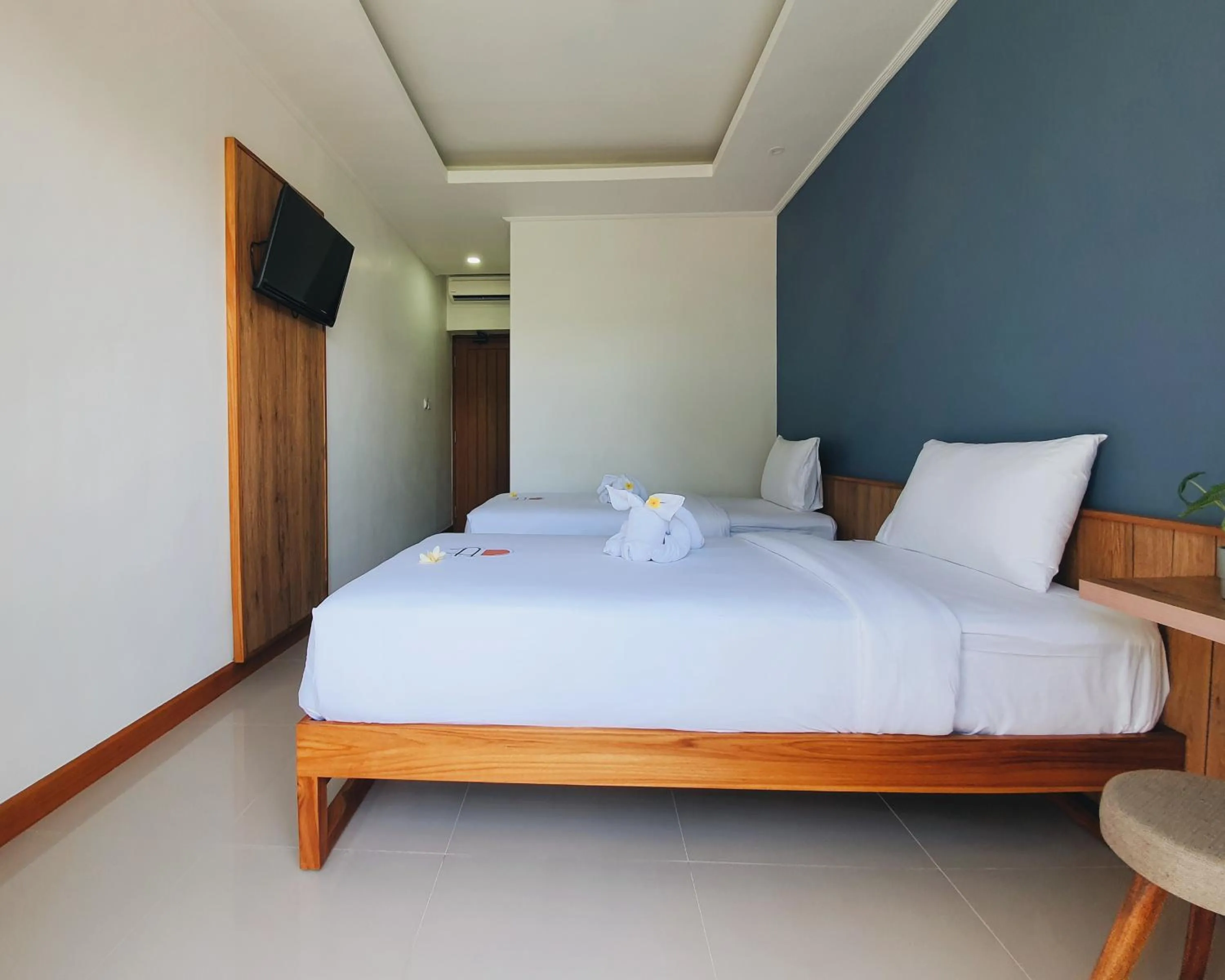 Shower, Bed in RakaAyu Kuta