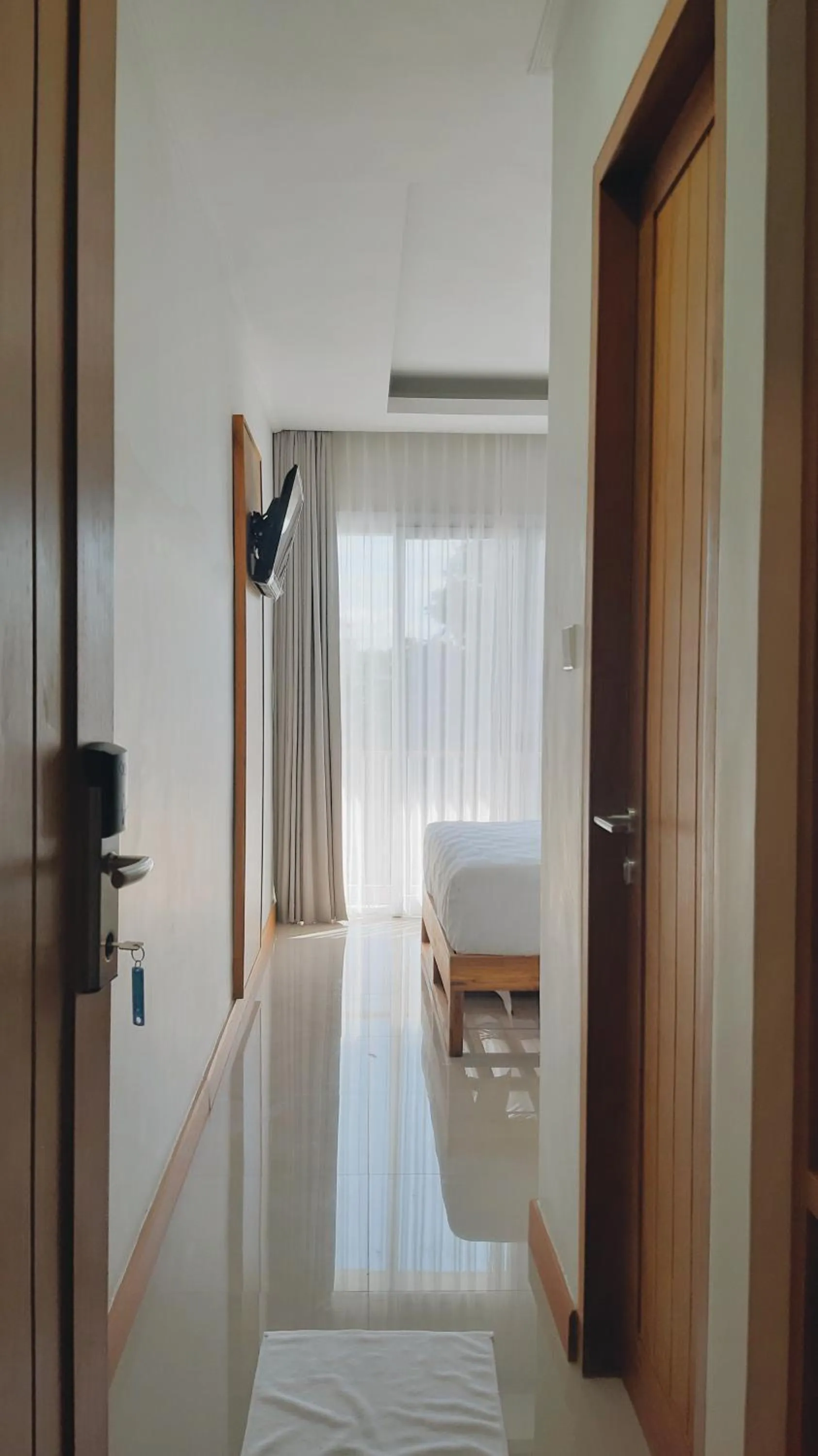 Photo of the whole room, Bed in RakaAyu Kuta