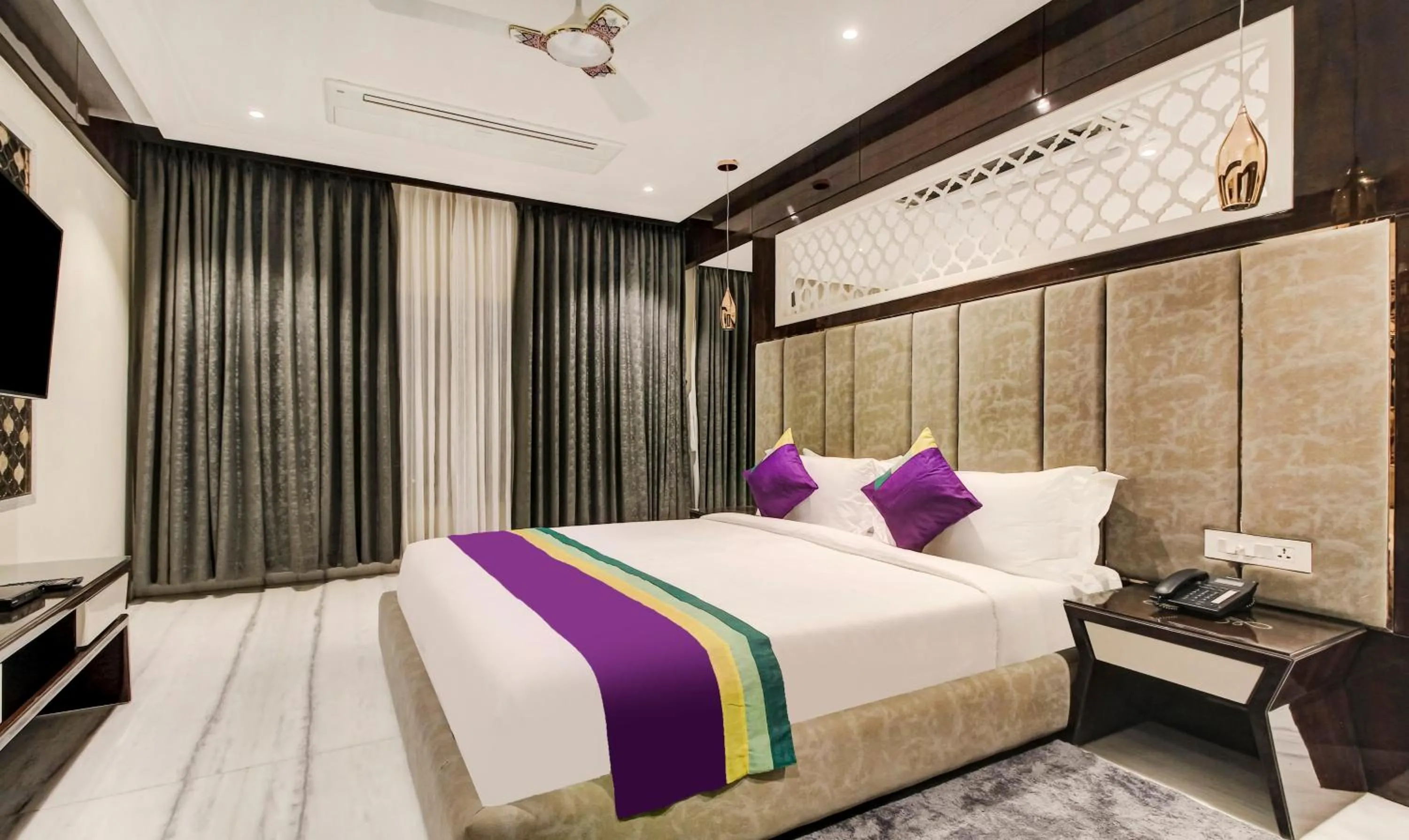 Bedroom, Bed in Treebo Premium Tahoora International