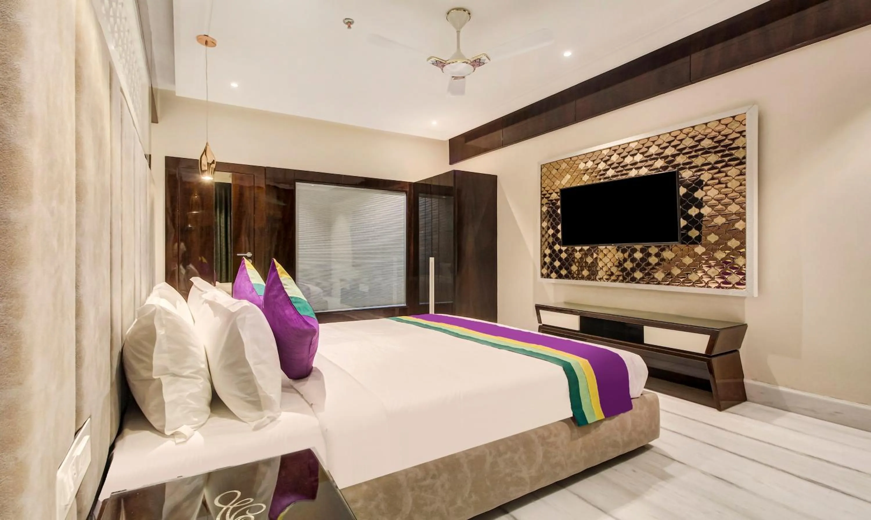 Bedroom, Bed in Treebo Premium Tahoora International