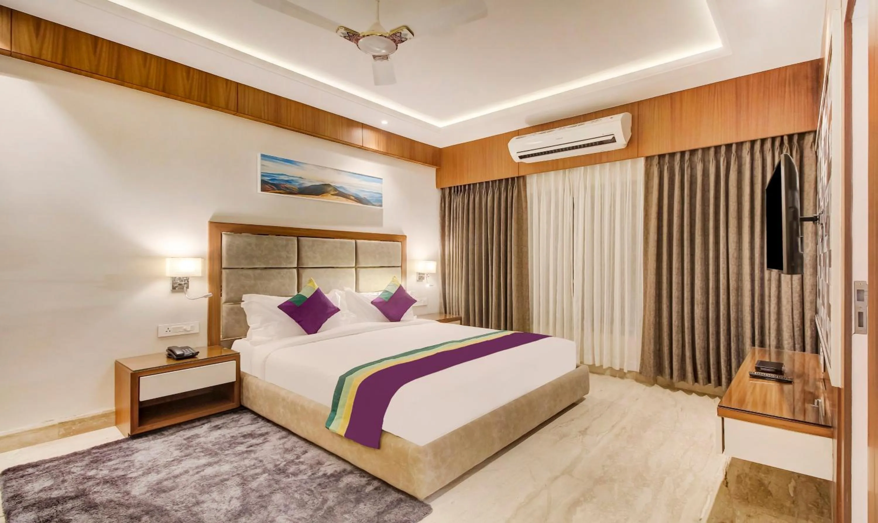 Bedroom, Bed in Treebo Premium Tahoora International