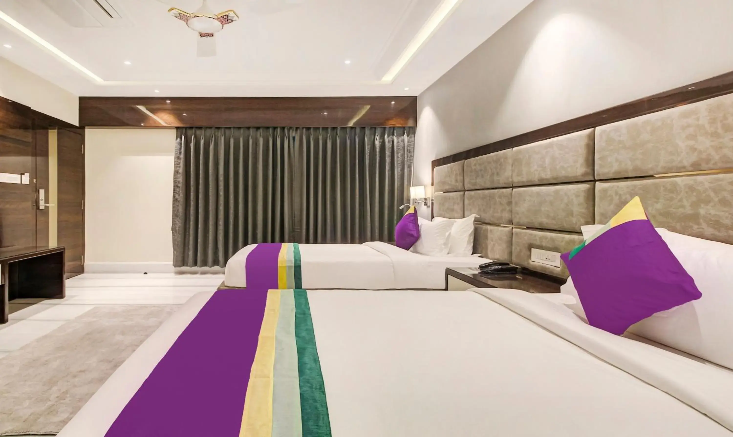 Deluxe Room - single occupancy in Treebo Premium Tahoora International Deluxe Room - single occupancy in Treebo Premium Tahoora International