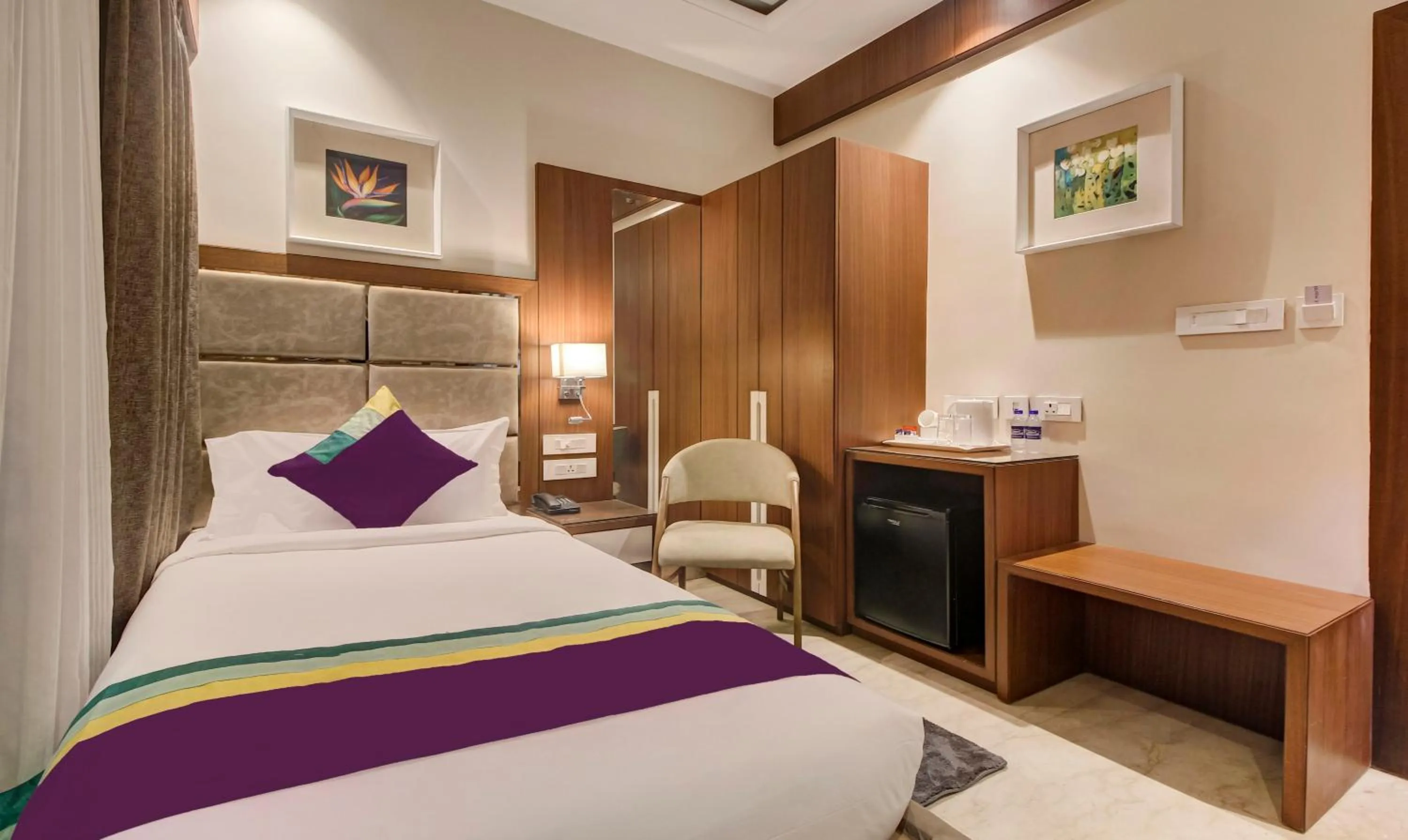 Bedroom, Bed in Treebo Premium Tahoora International