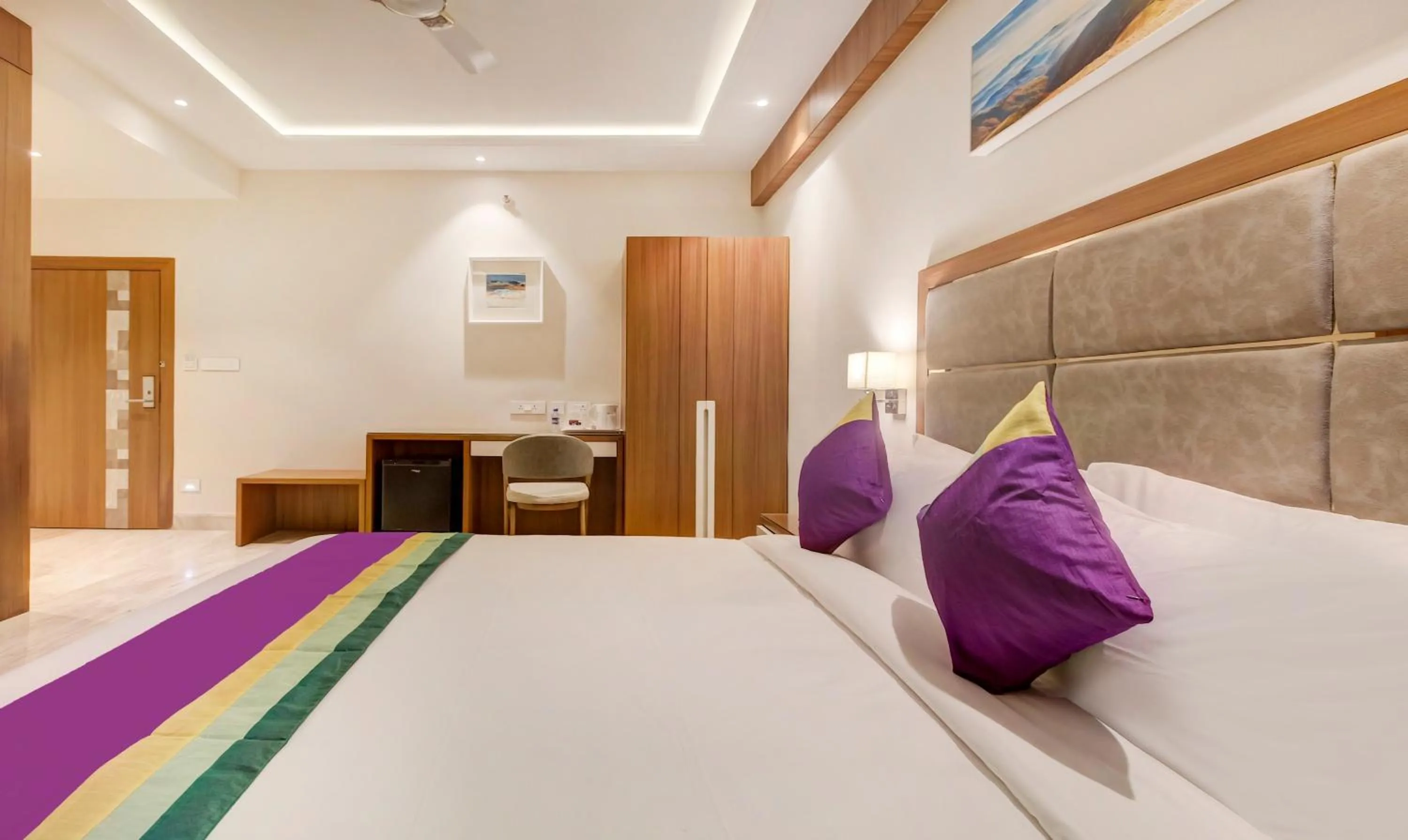 Bedroom, Bed in Treebo Premium Tahoora International