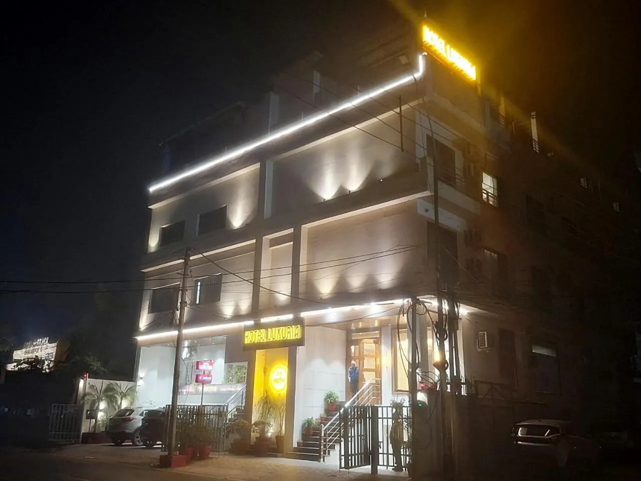 Property building in Hotel Luxuria