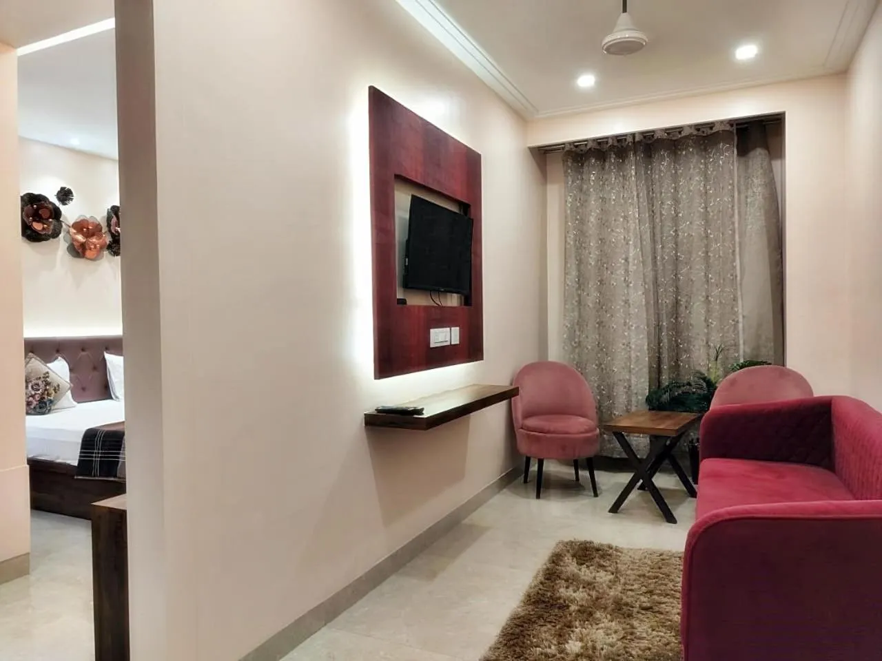 TV and multimedia, Bed in Hotel Luxuria