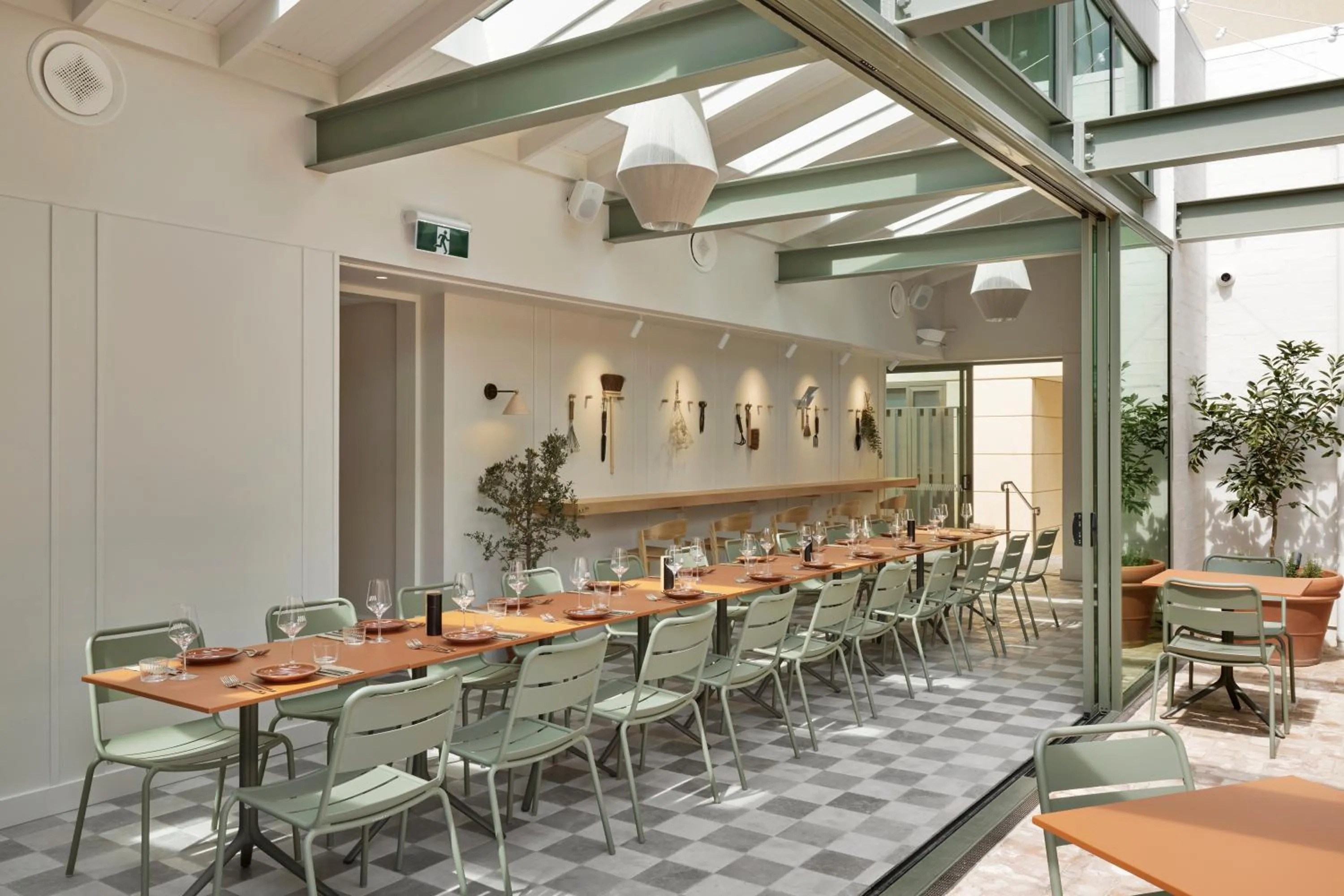 Restaurant/places to eat in Majestic M Suites