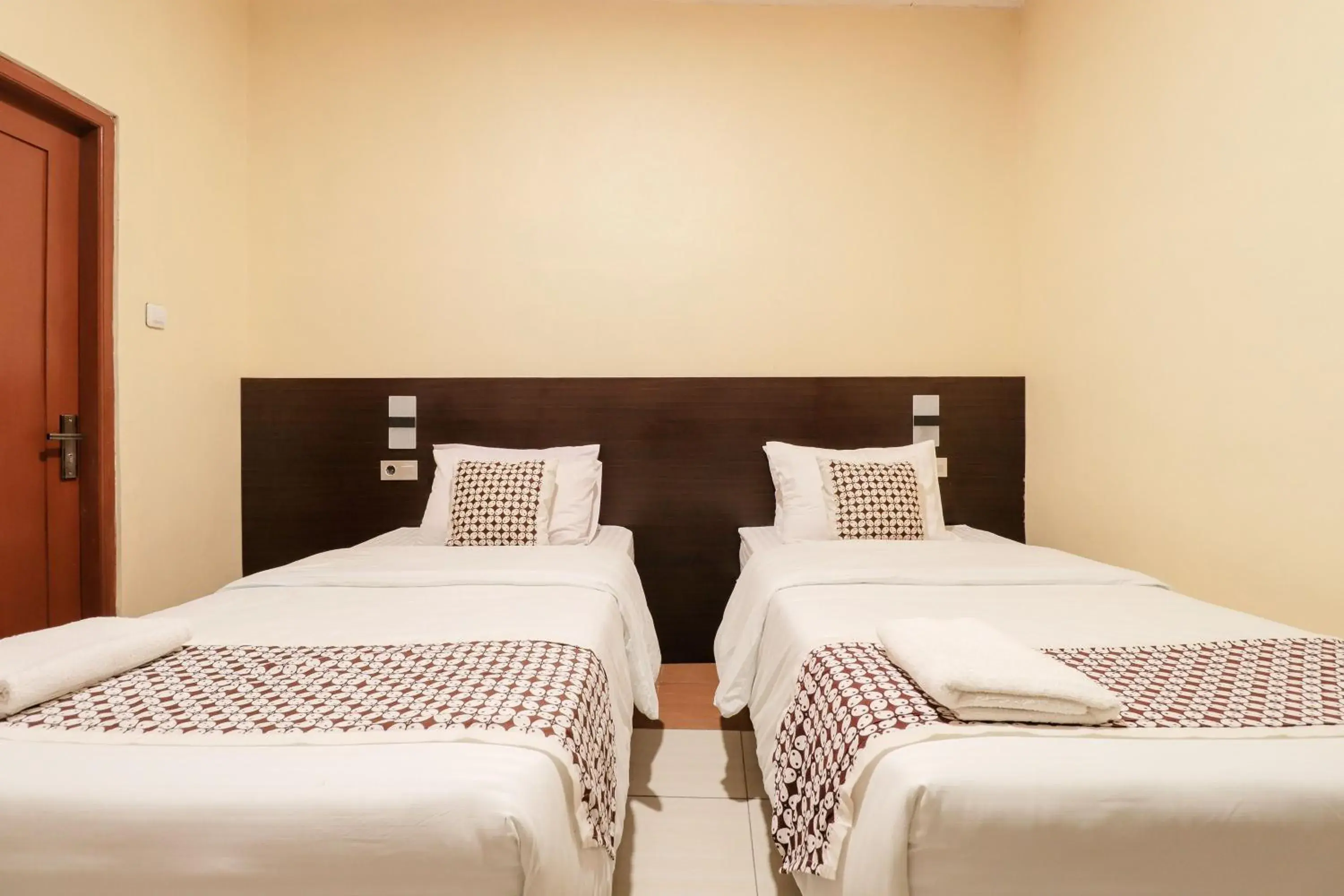 Bedroom, Bed in Omah Rohadi Syariah by Ndalem Beong Bedroom, Bed in Omah Rohadi Syariah by Ndalem Beong