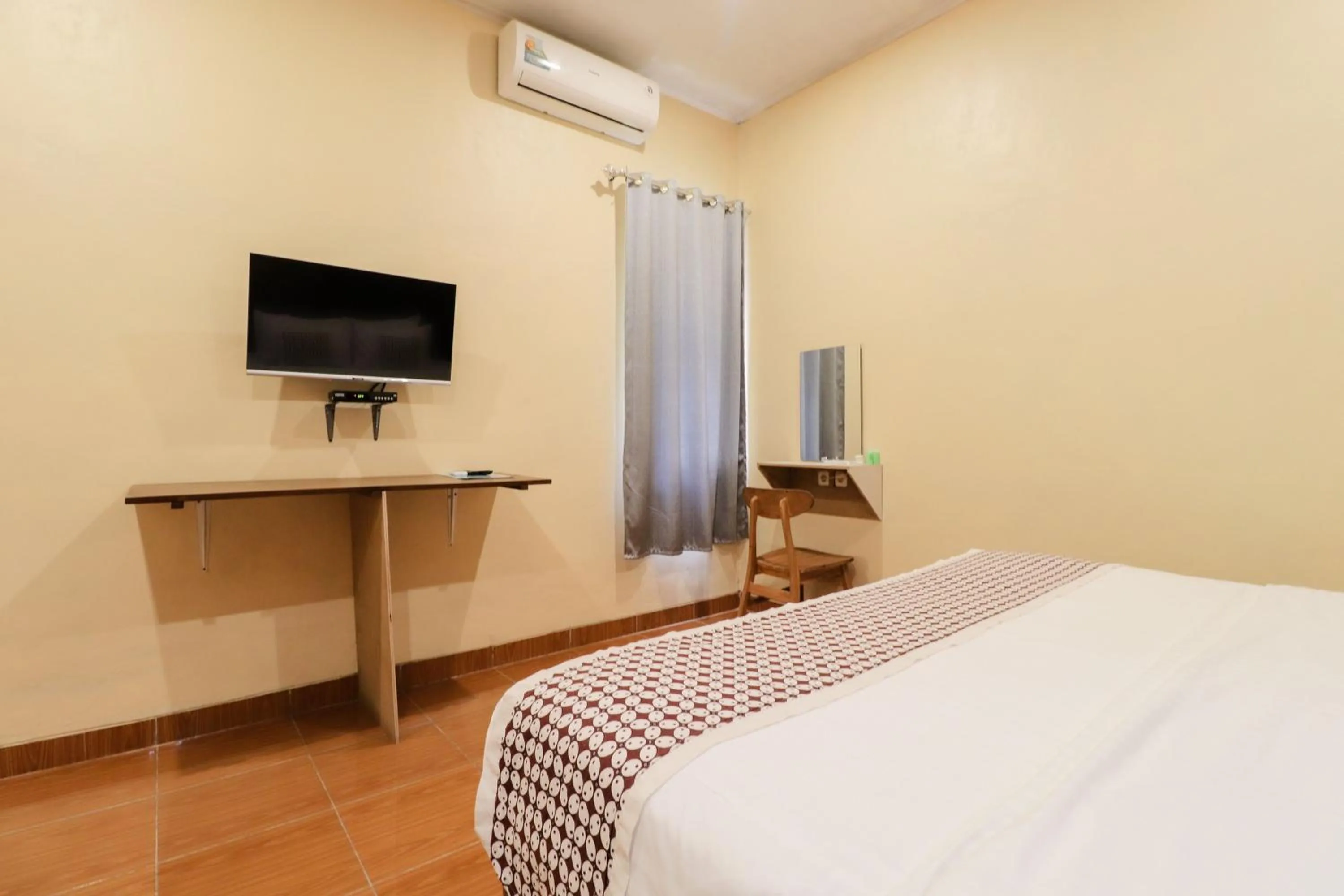 Bed in Omah Rohadi Syariah by Ndalem Beong