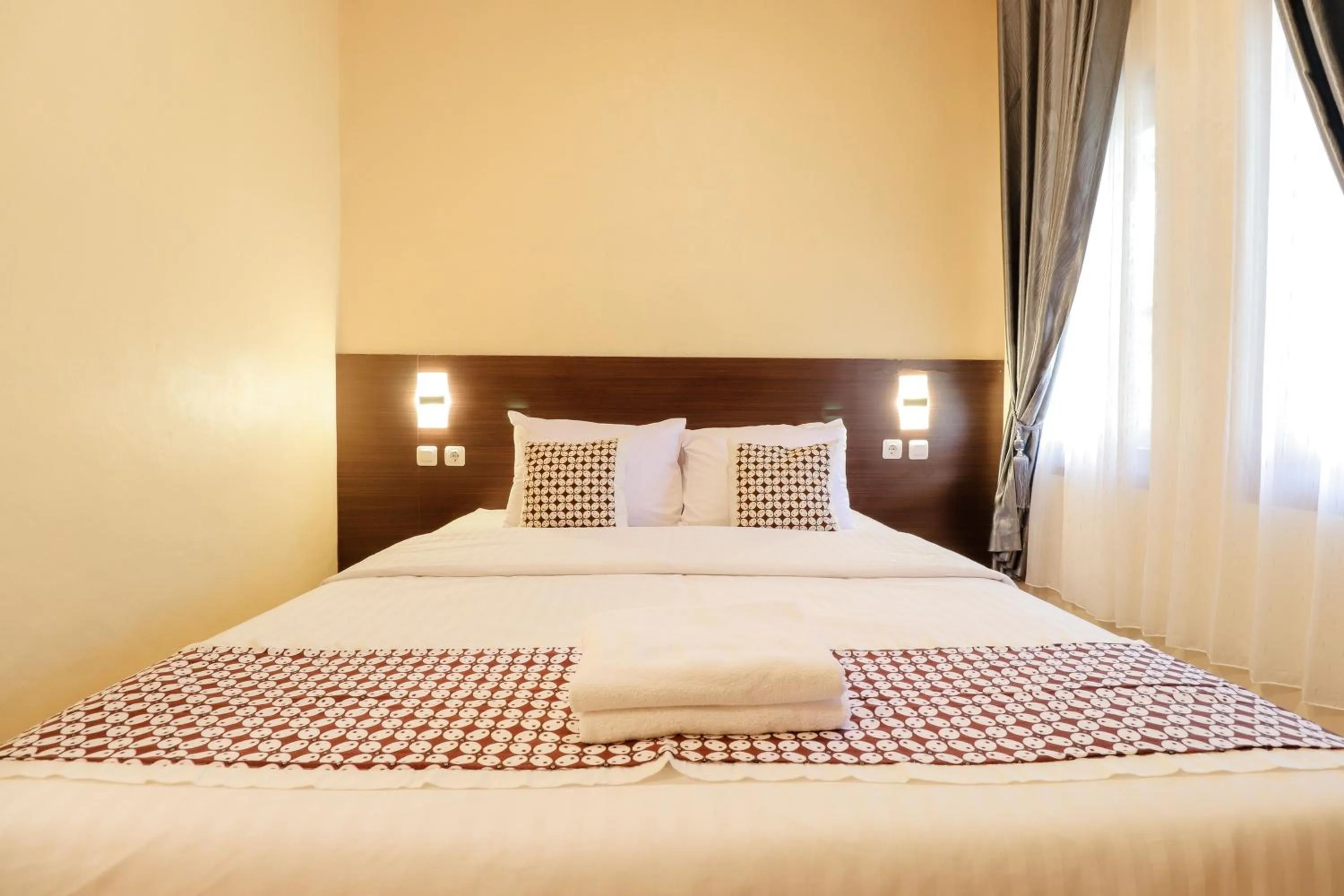 Bed in Omah Rohadi Syariah by Ndalem Beong