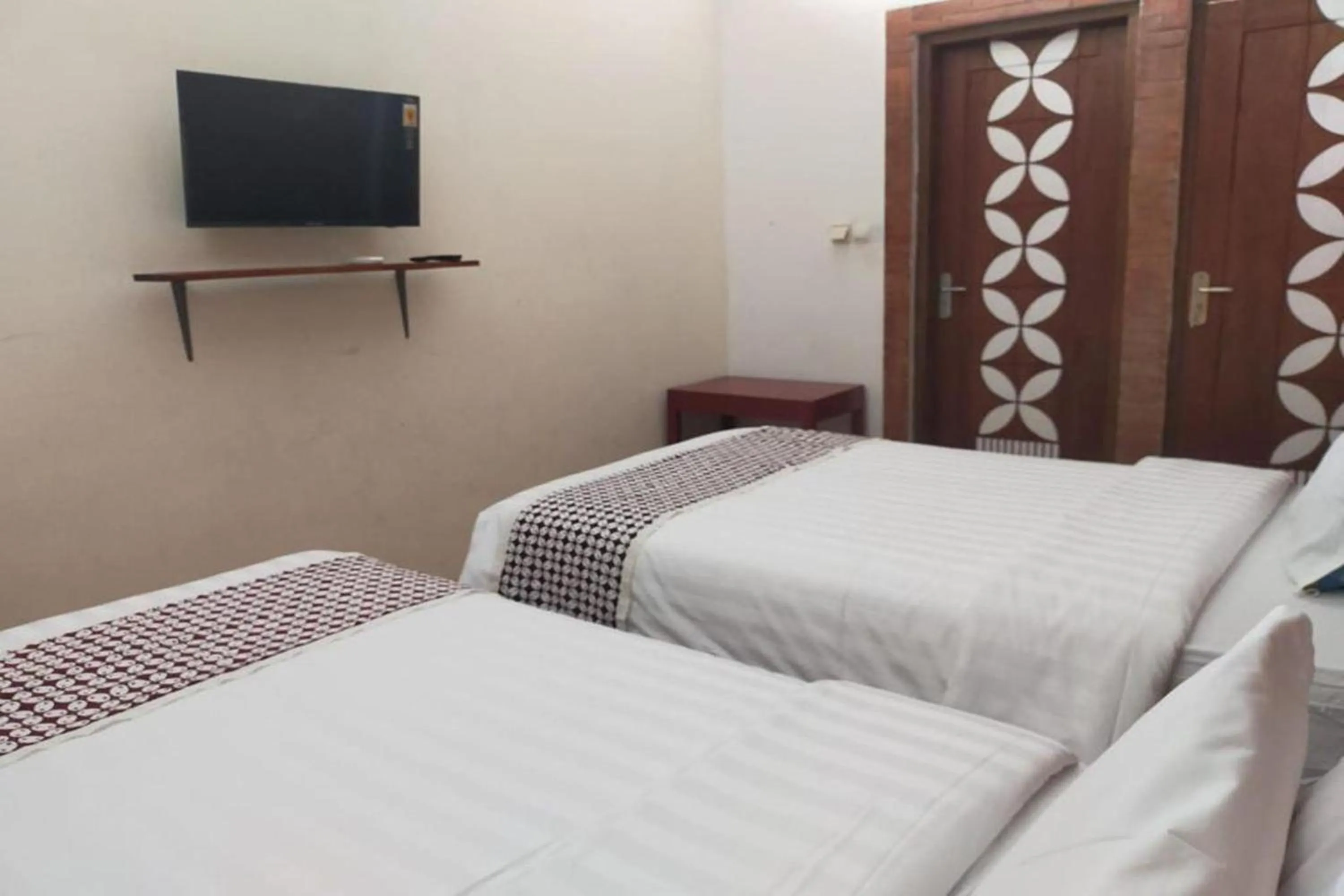 Bed in Omah Rohadi Syariah by Ndalem Beong