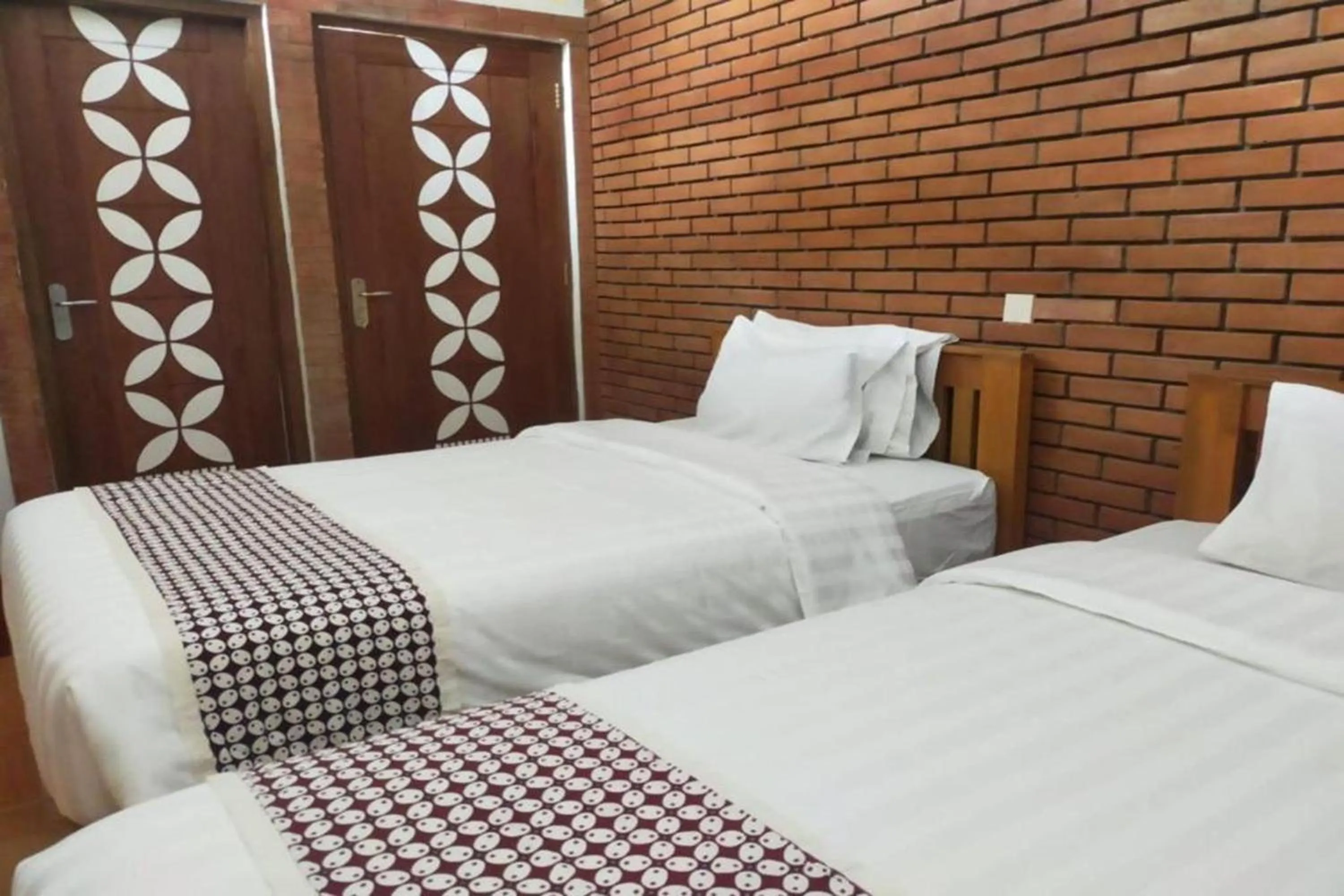 Bed in Omah Rohadi Syariah by Ndalem Beong