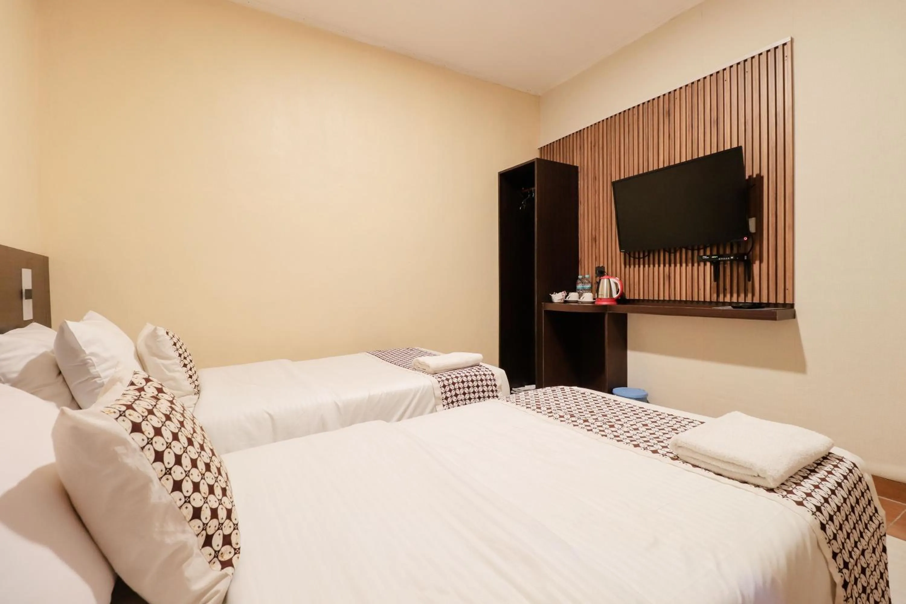 Bedroom, Bed in Omah Rohadi Syariah by Ndalem Beong